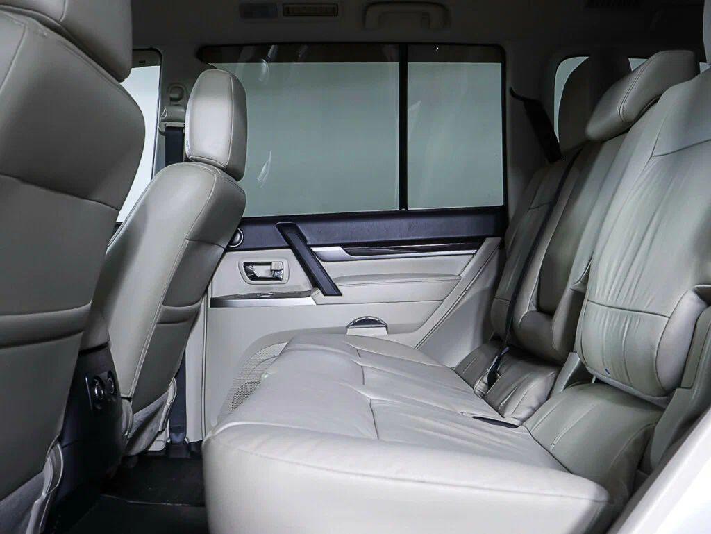 Mitsubishi Pajero 2020, белый