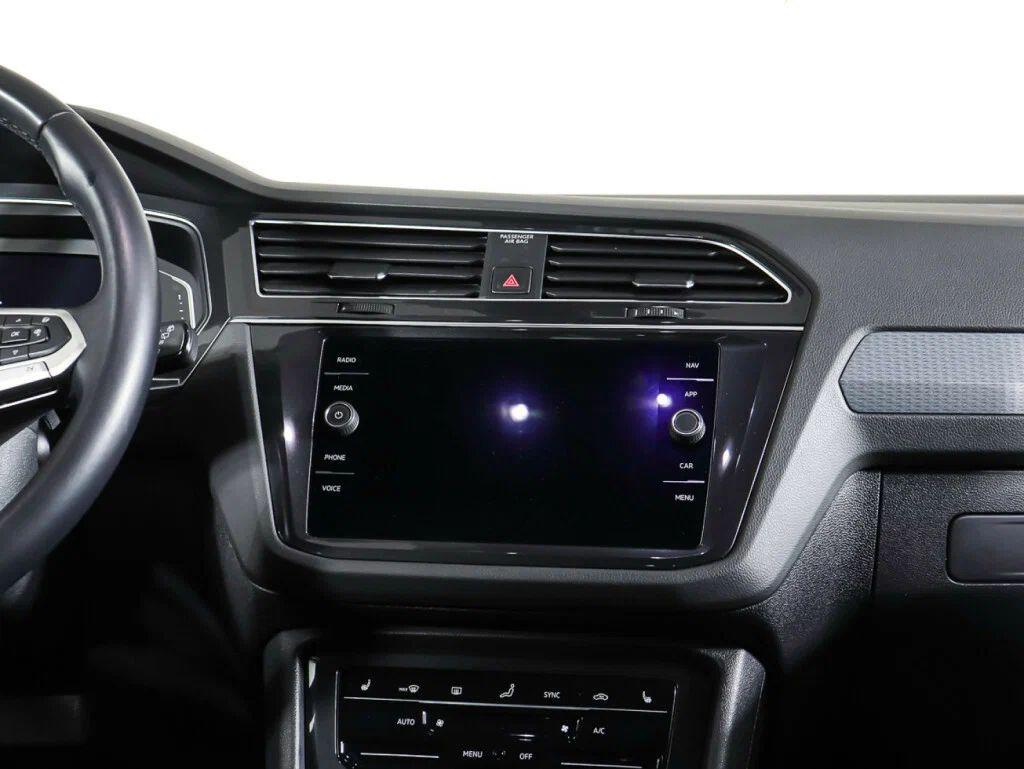Volkswagen Tiguan 2021, черный