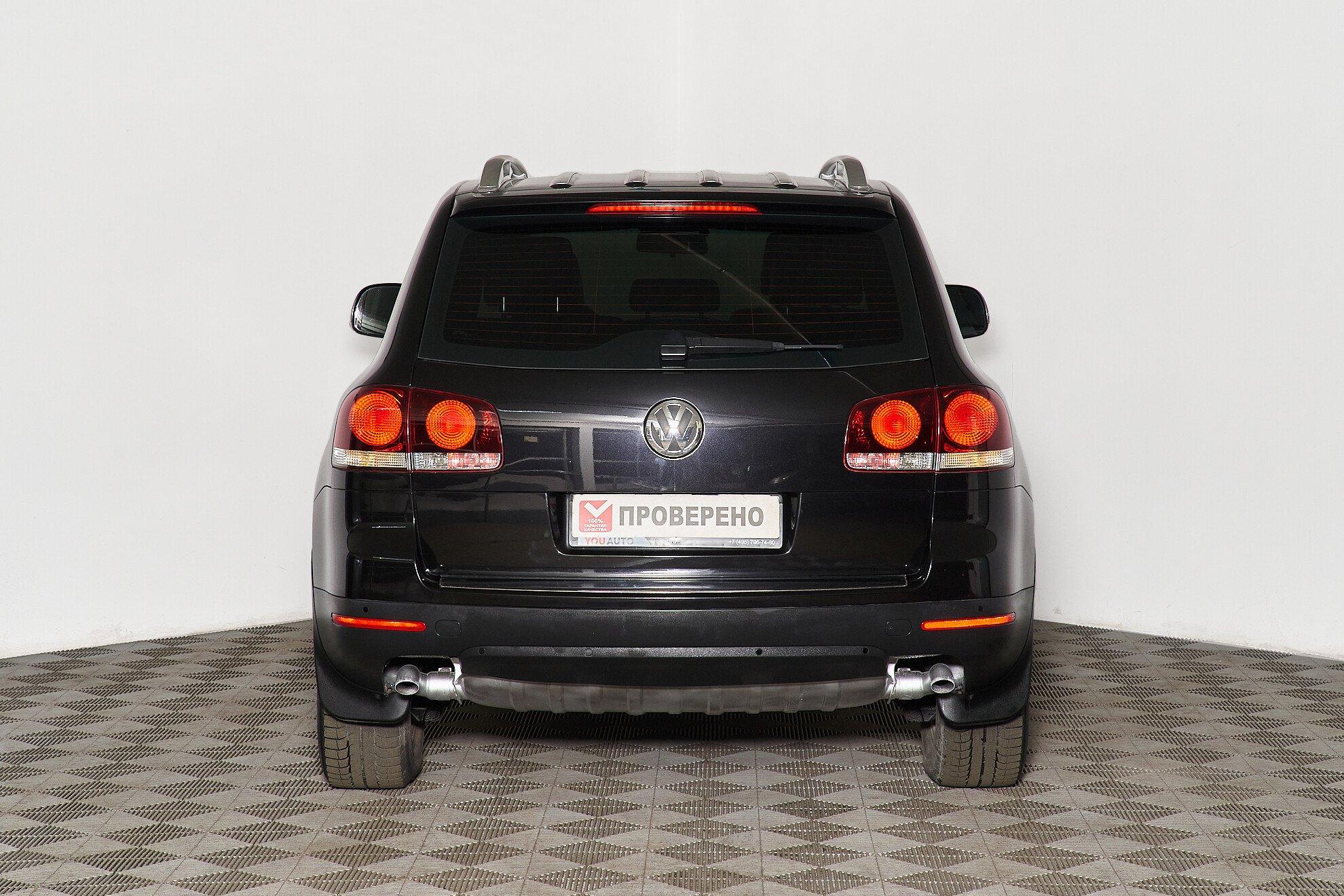 Volkswagen Touareg 2010, черный