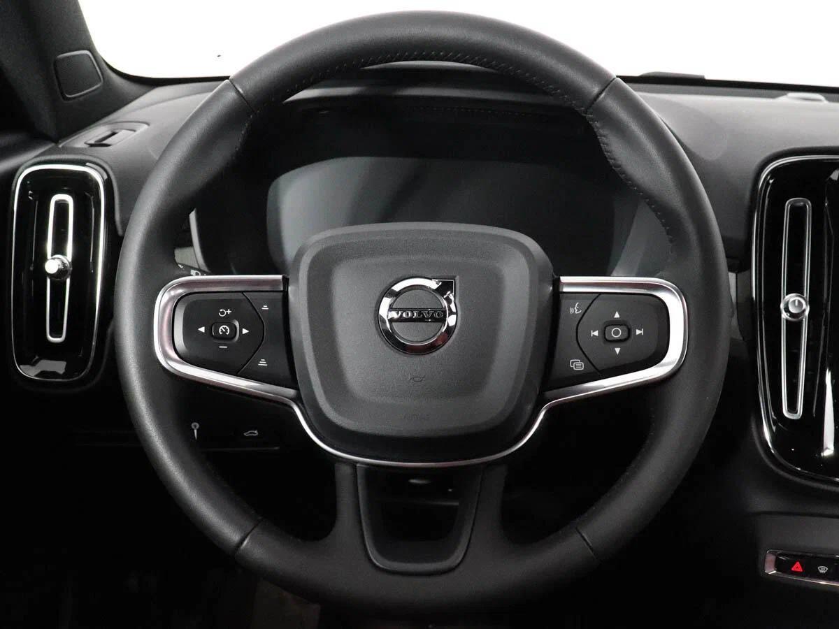 Volvo XC40 2021, черный