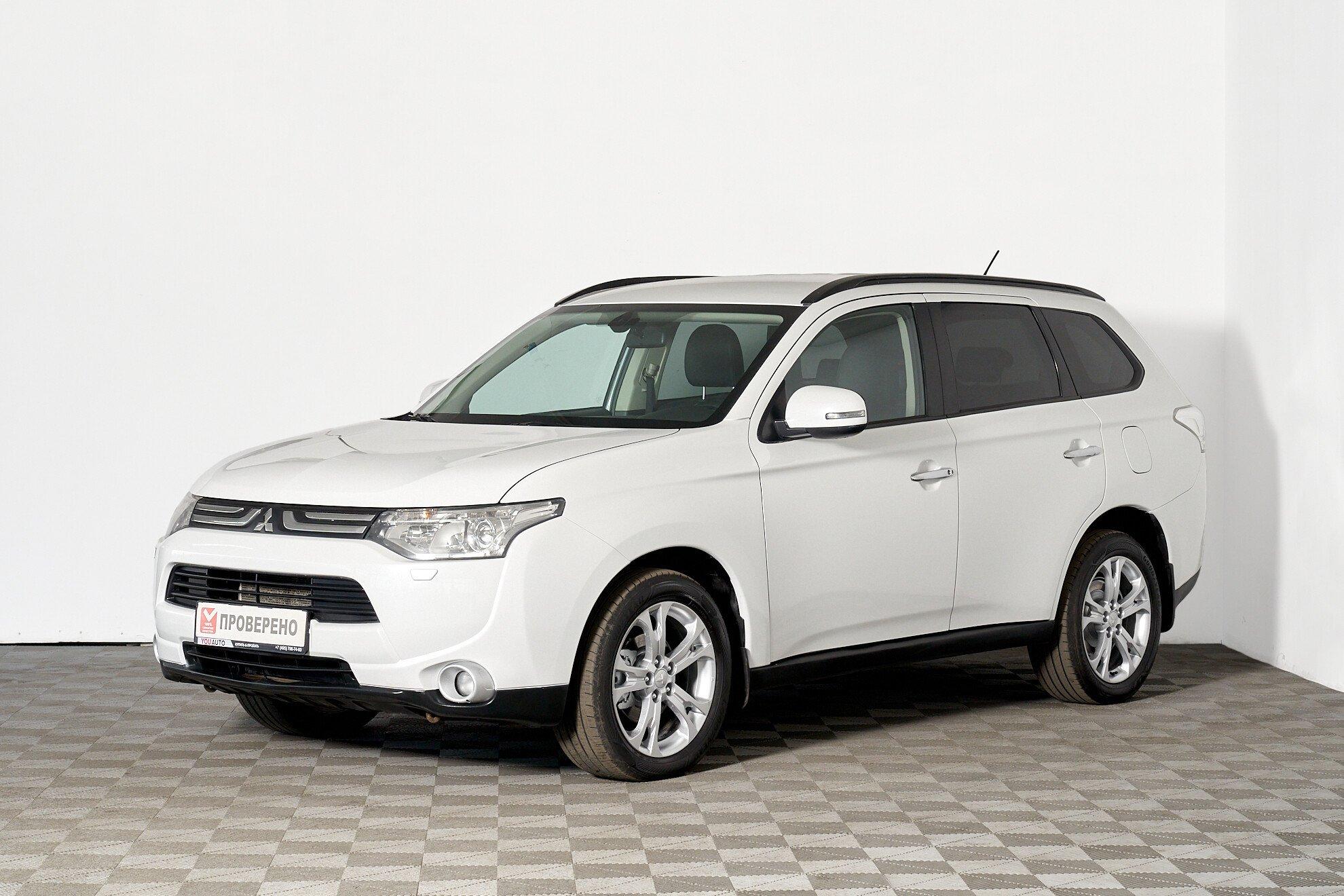 Mitsubishi Outlander 2013, белый