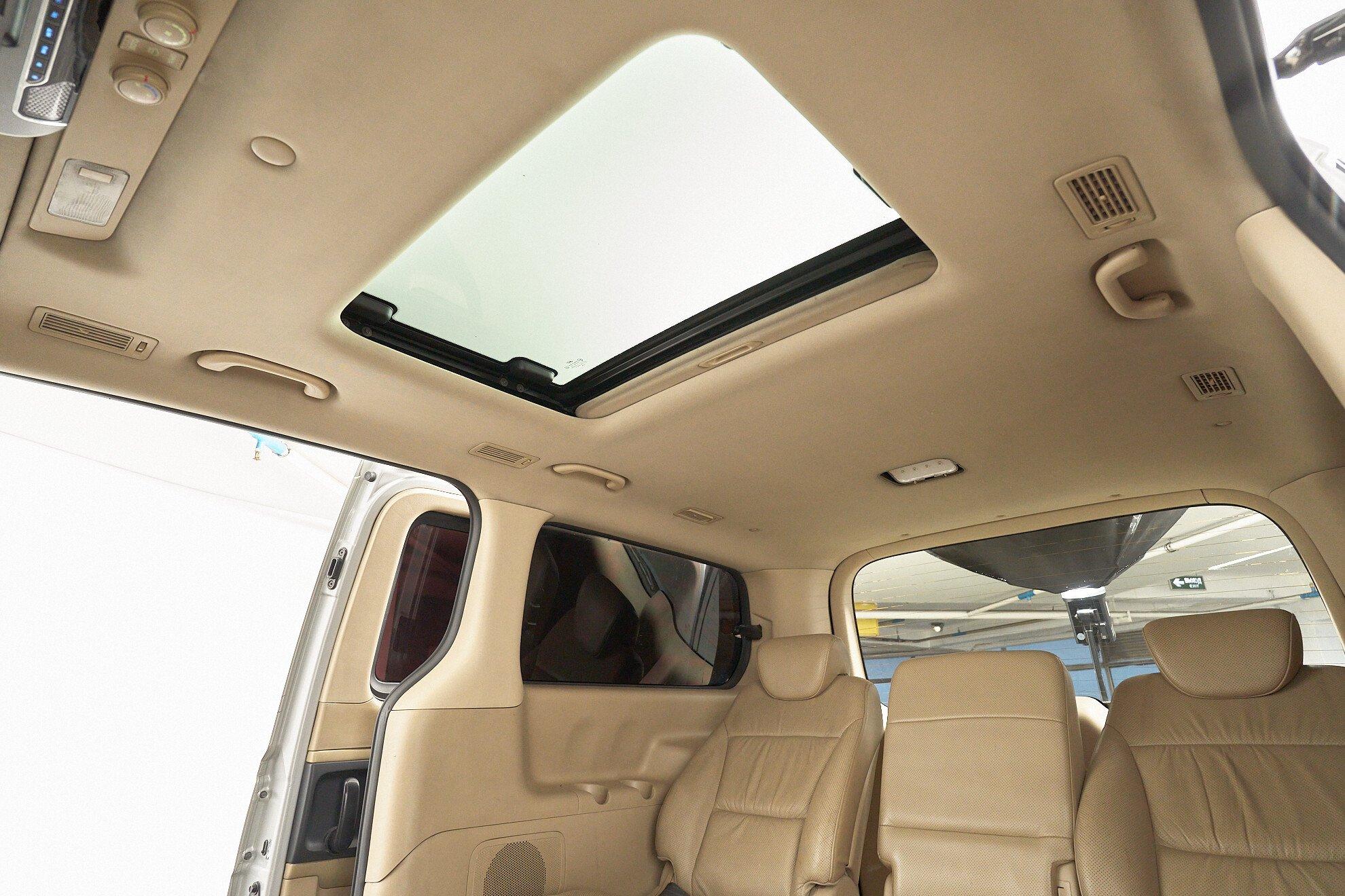 Hyundai Grand Starex 2008, серебряный