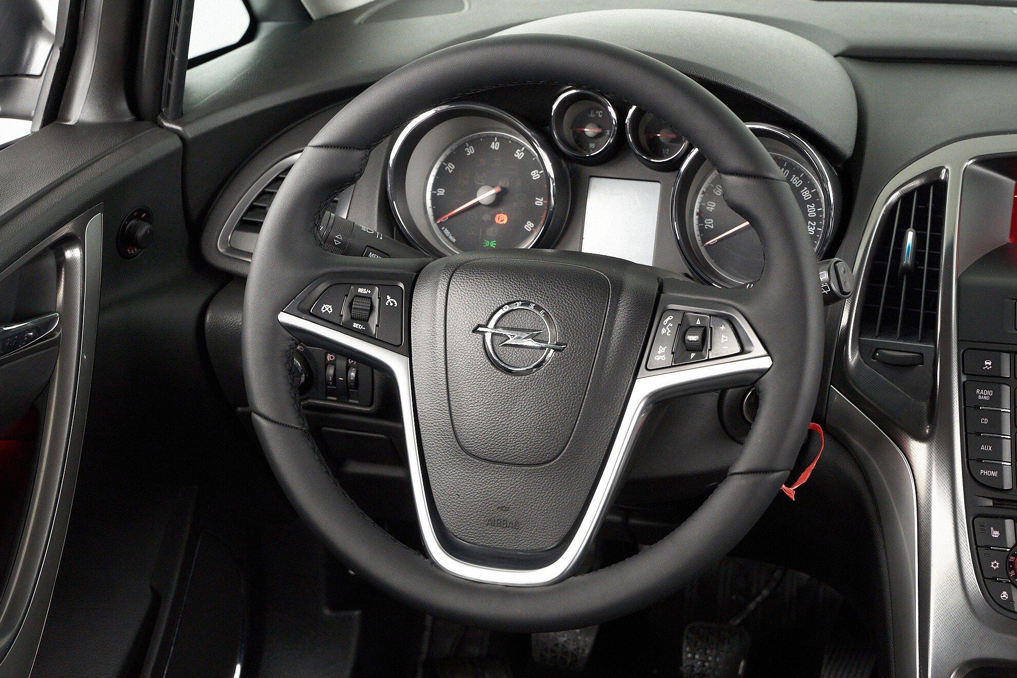 Opel Astra 2011, серый