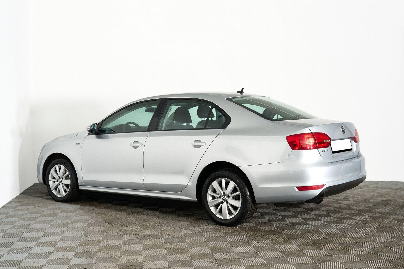Volkswagen Jetta 2013, серебряный