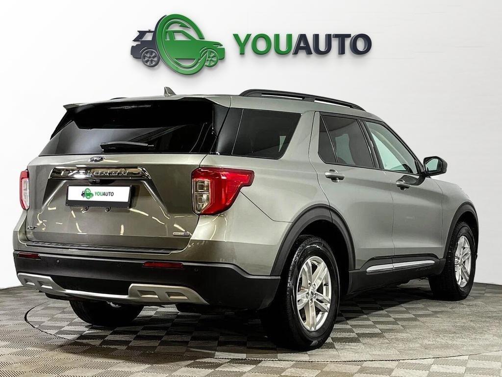 Ford Explorer 2022, серебряный