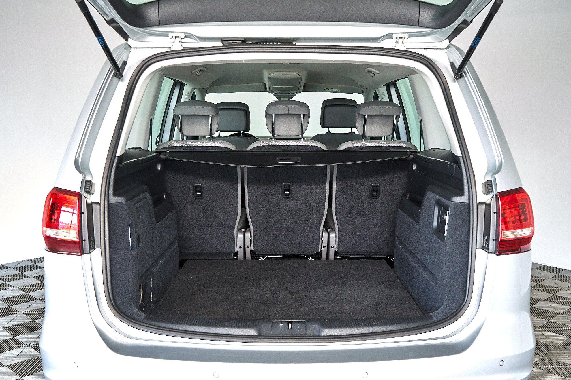 Volkswagen Sharan 2019, серебряный