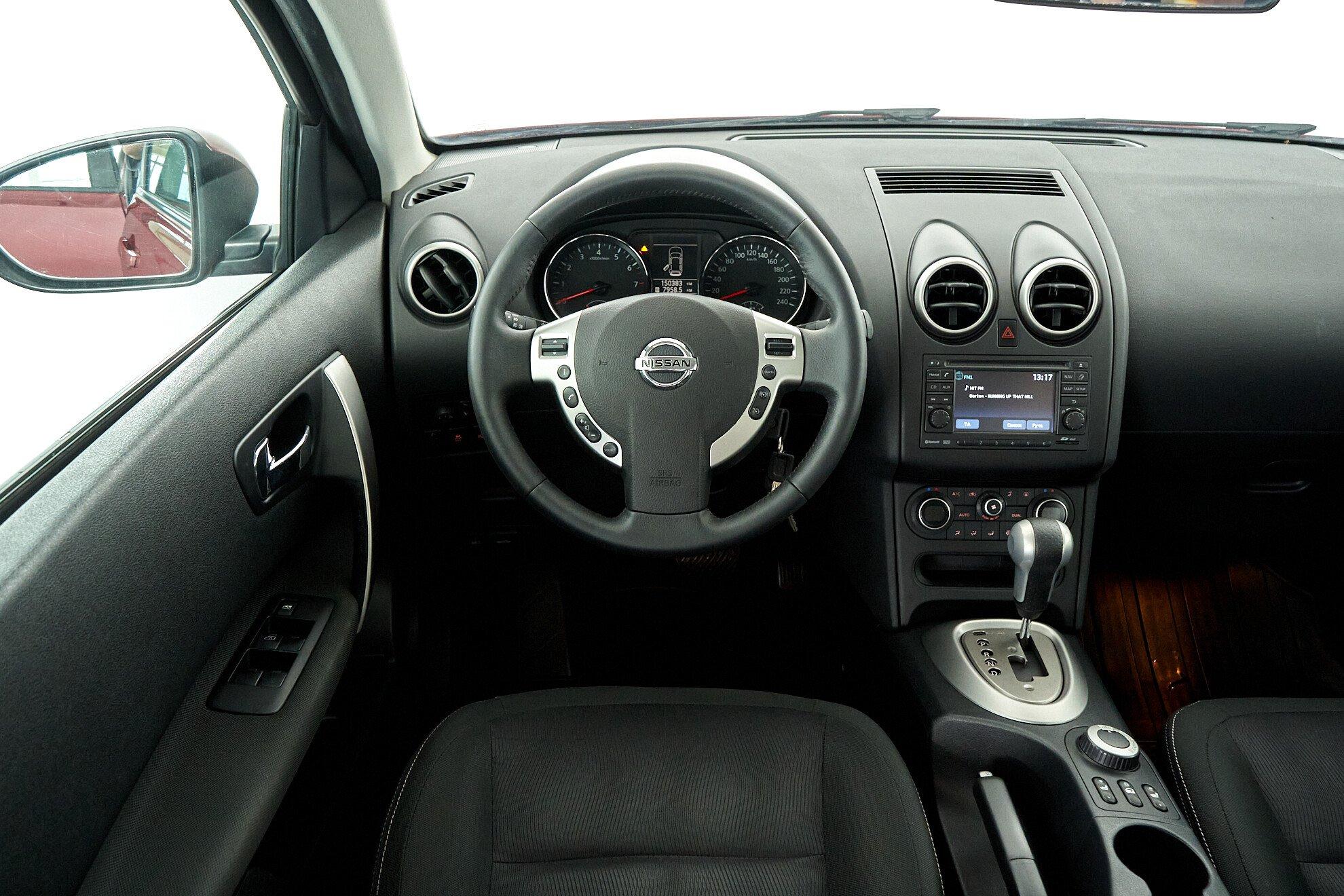 Nissan Qashqai 2013, красный