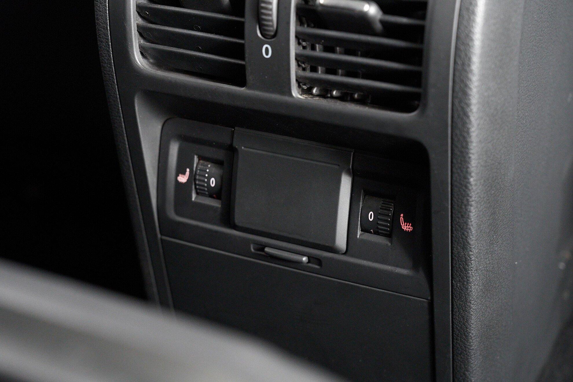 Volkswagen Passat CC 2010, белый