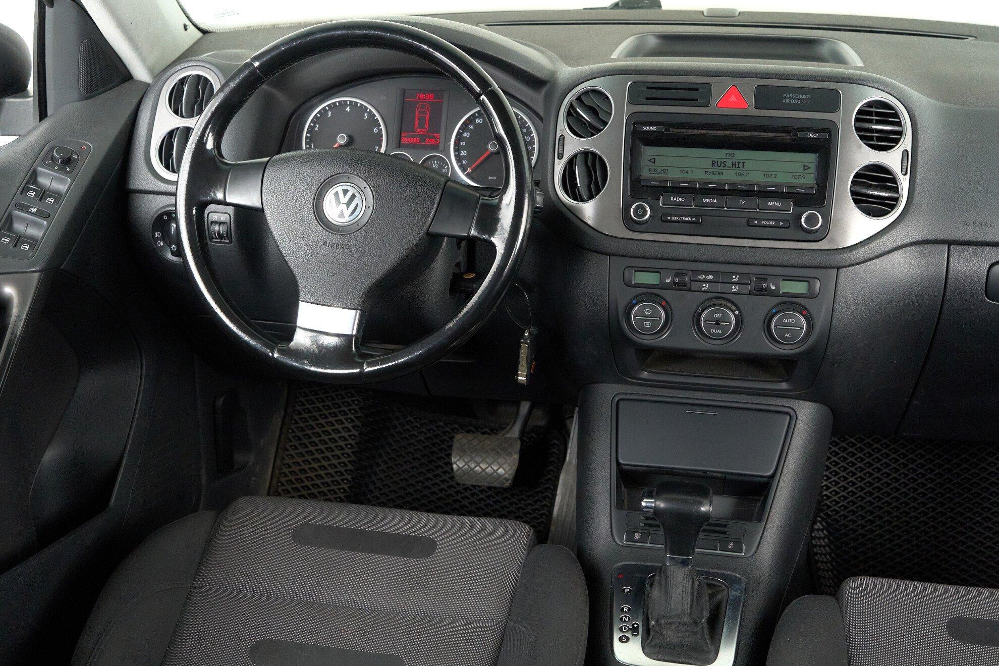 Volkswagen Tiguan 2008, черный