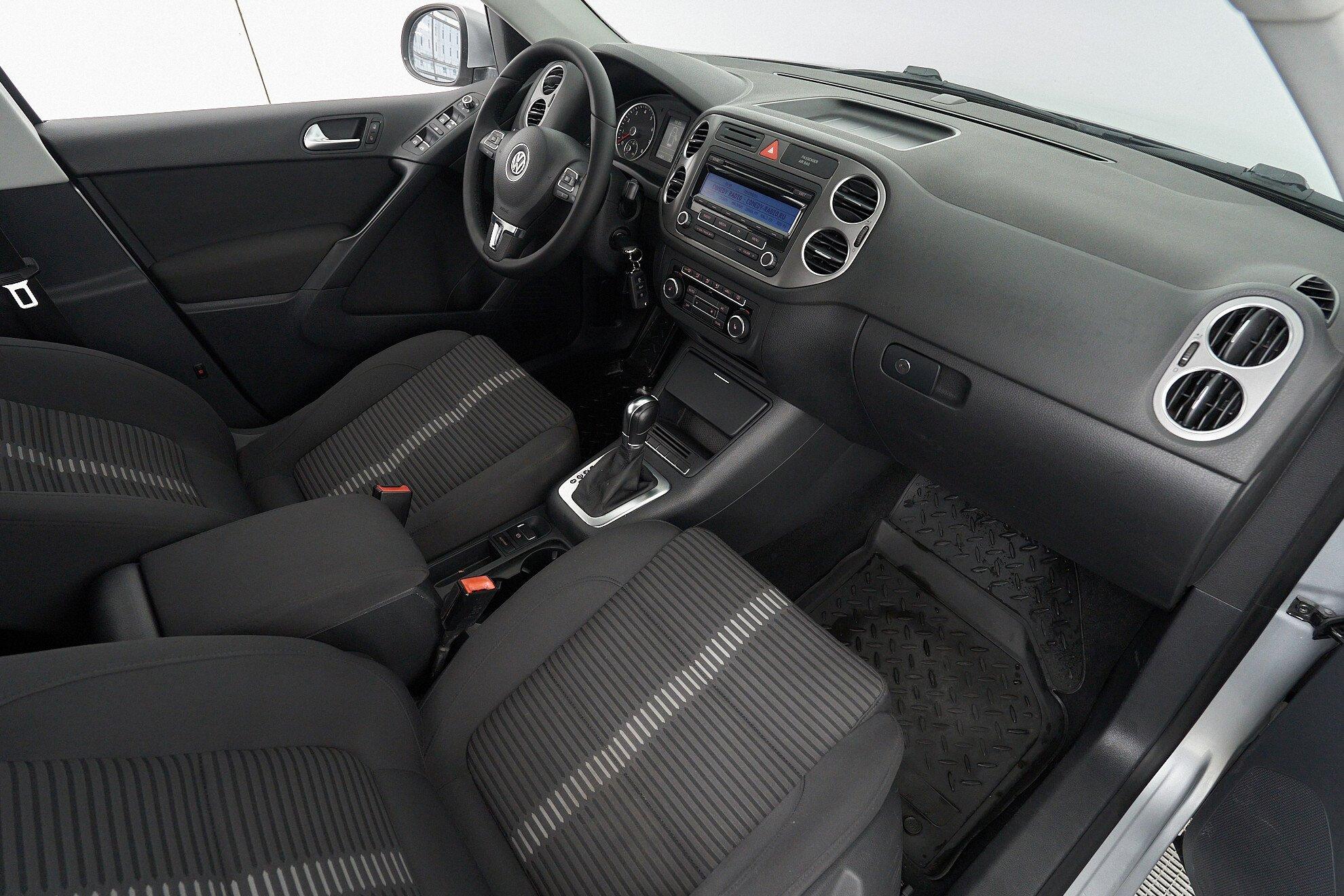 Volkswagen Tiguan 2011, серебряный