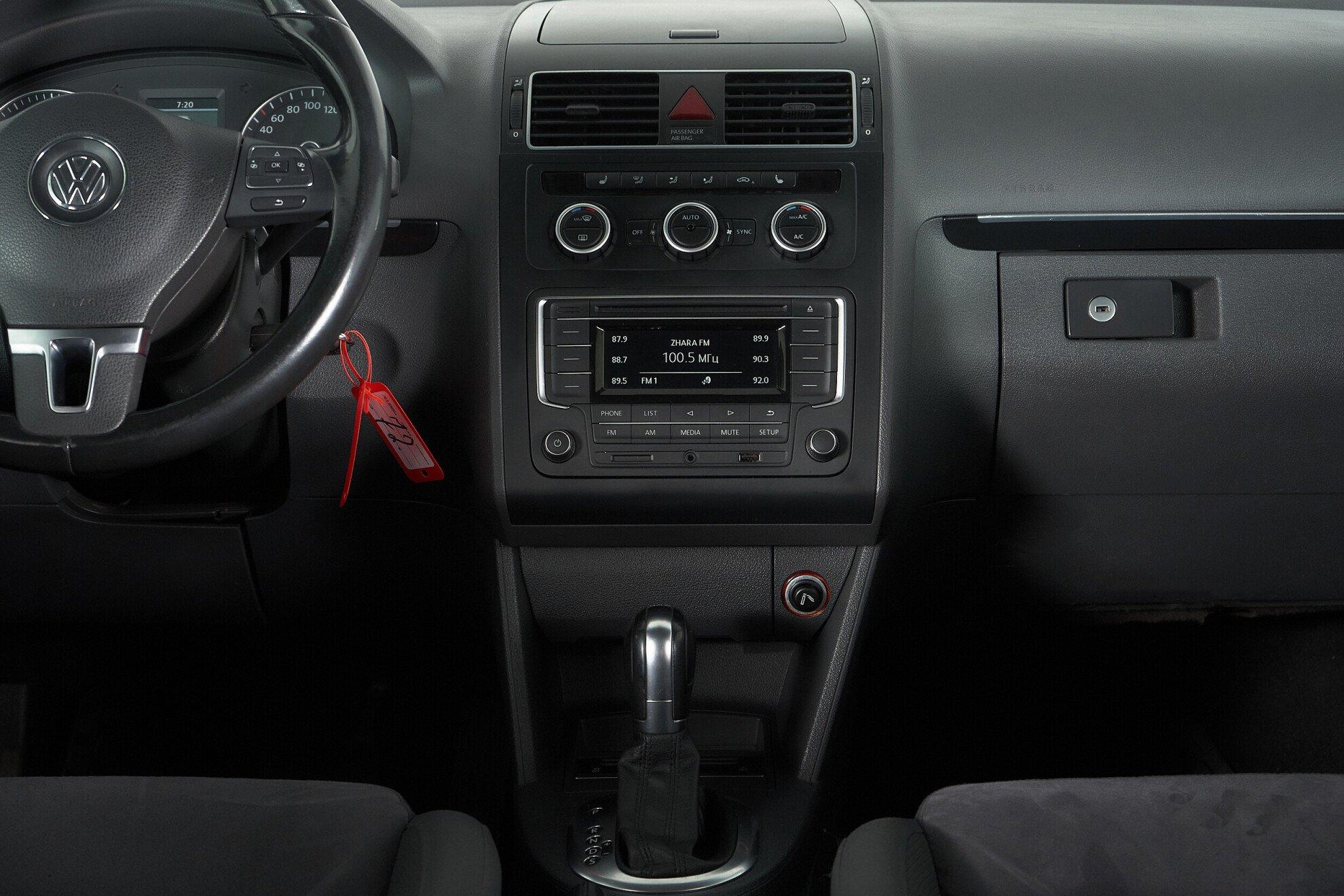 Volkswagen Touran 2012, черный