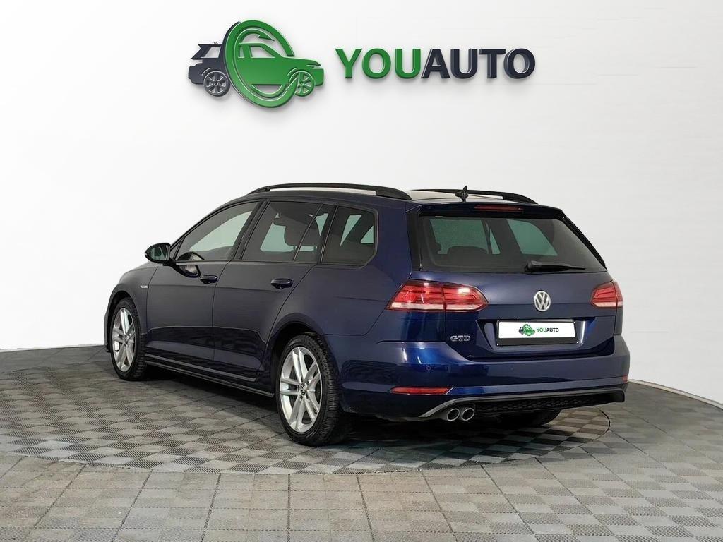 Volkswagen Golf 2019, синий