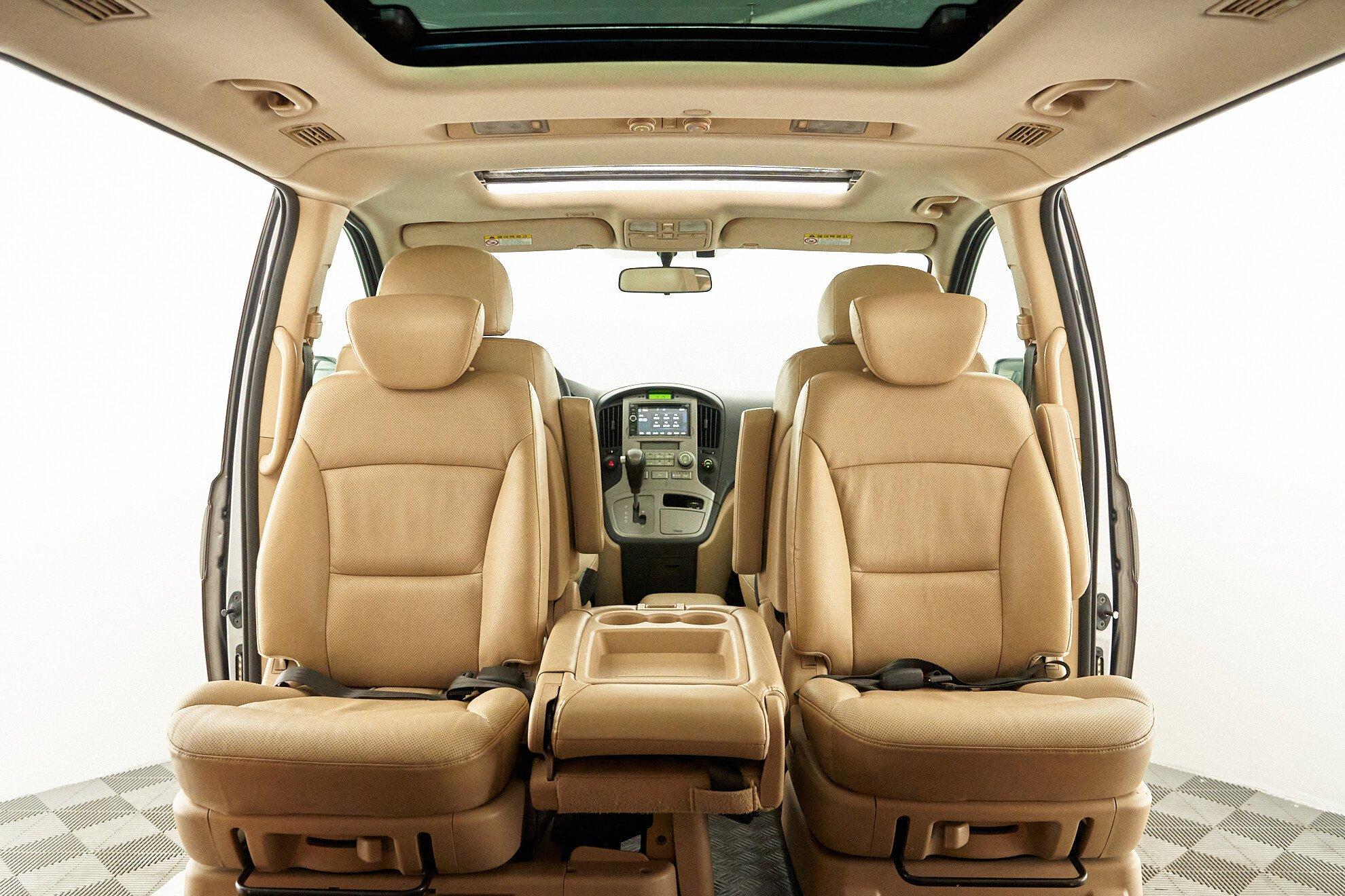 Hyundai Grand Starex 2012, серебряный