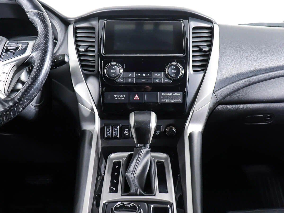 Mitsubishi Pajero Sport 2019, белый