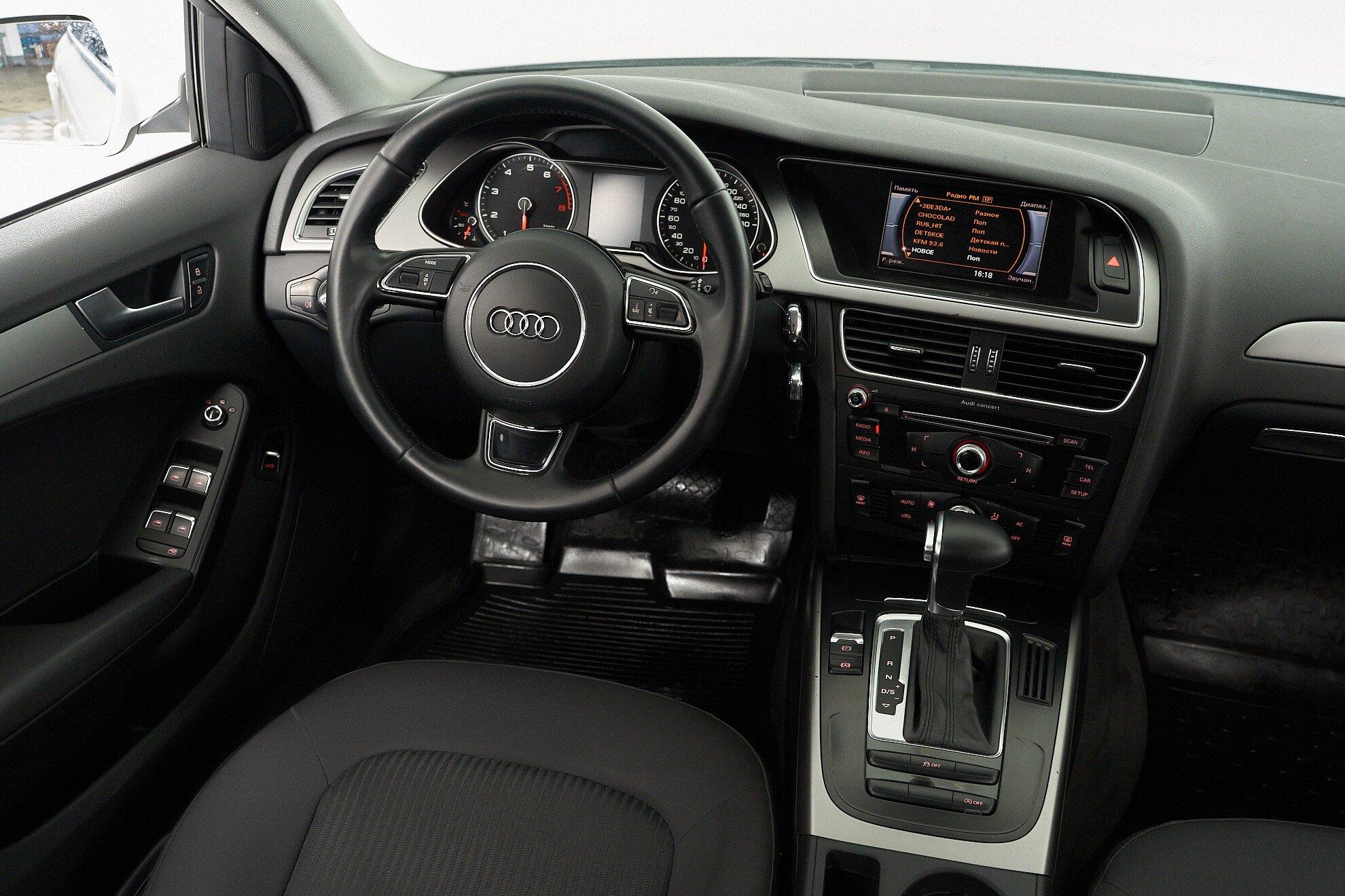 Audi A4 2012, белый