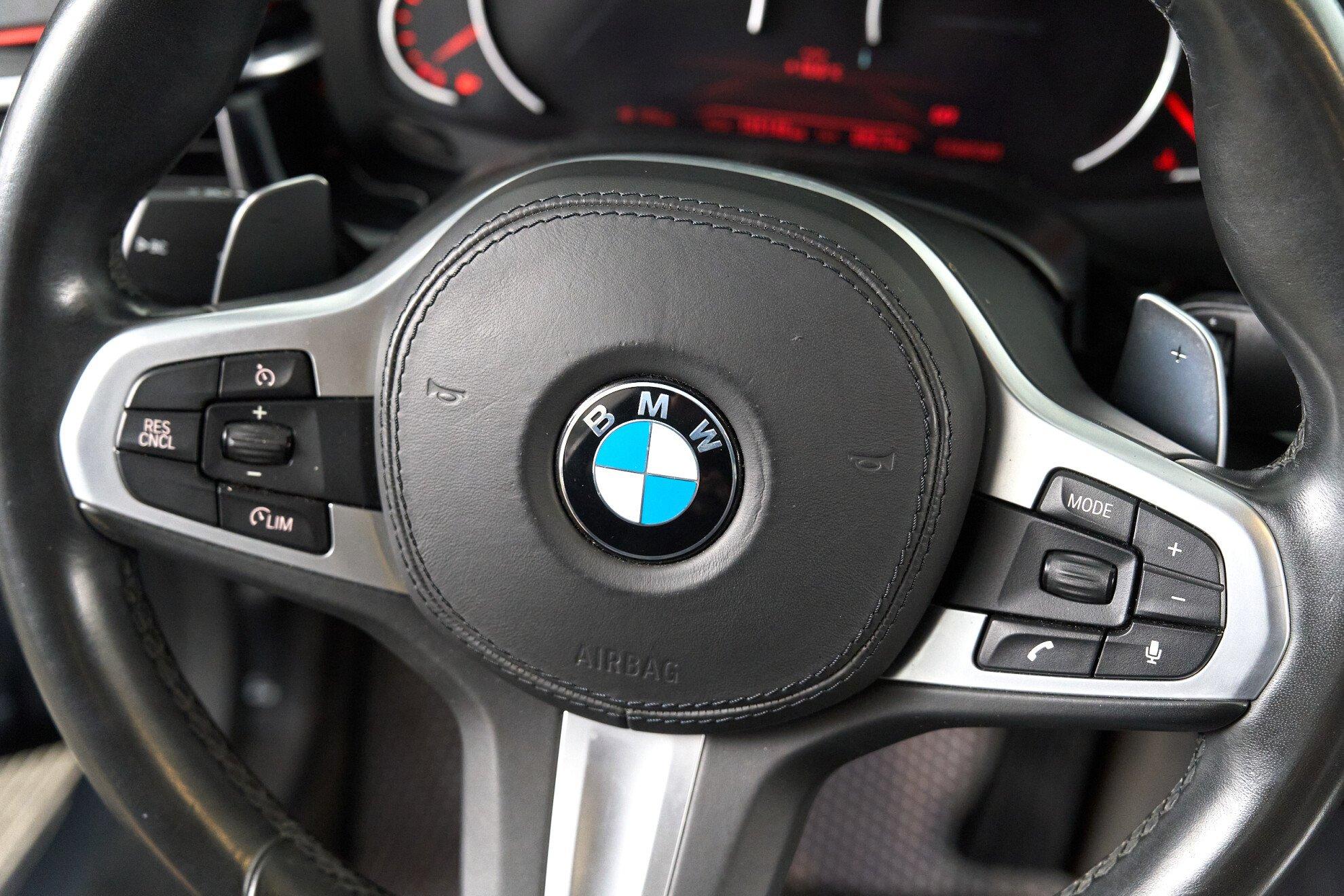 BMW 5 серии 2020, серый
