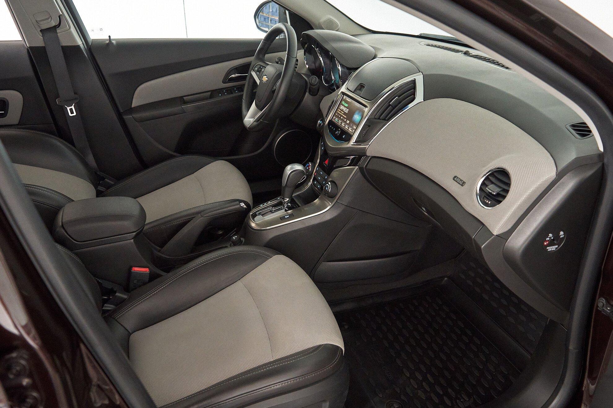 Chevrolet Cruze 2013, коричневый