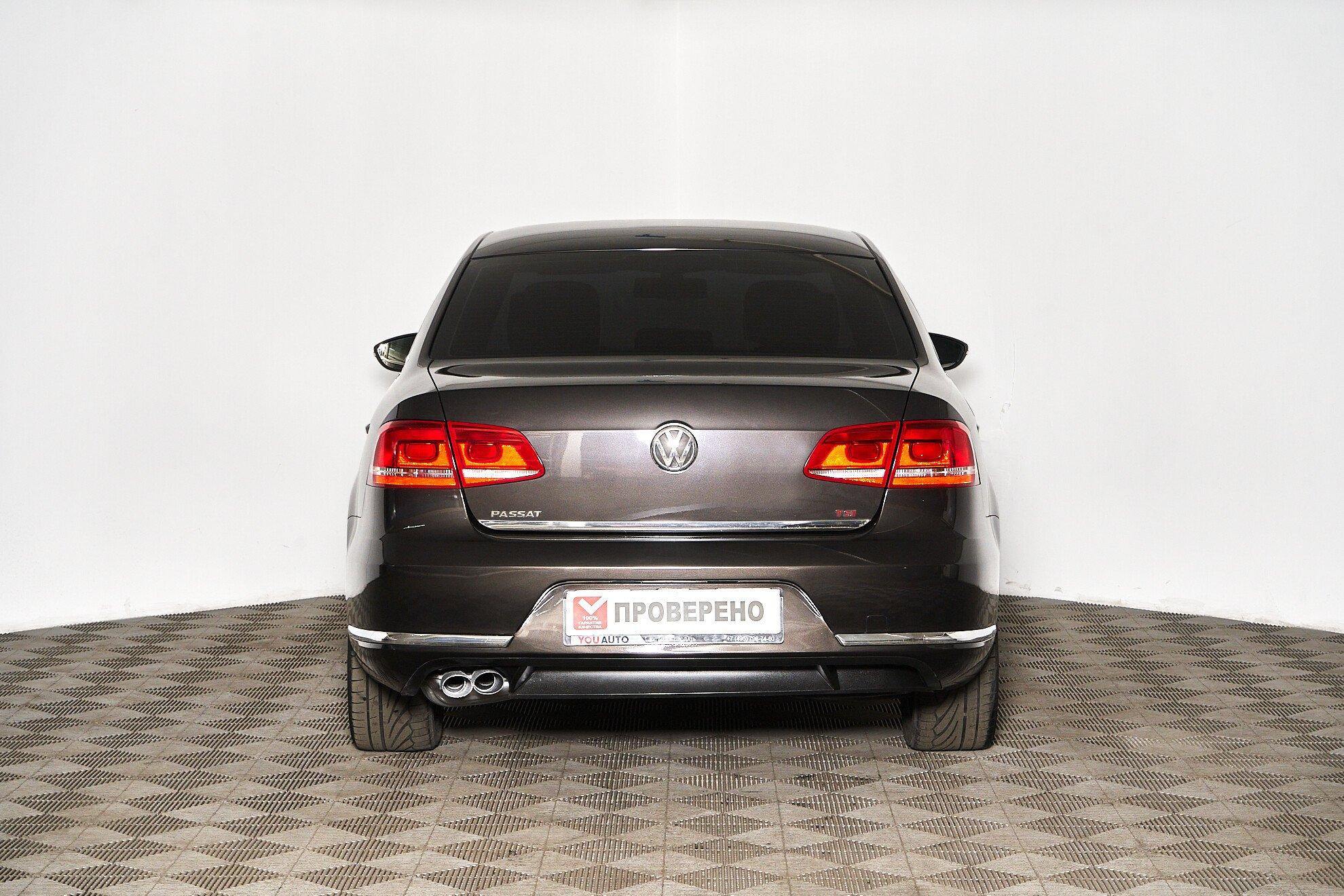 Volkswagen Passat 2011, серый