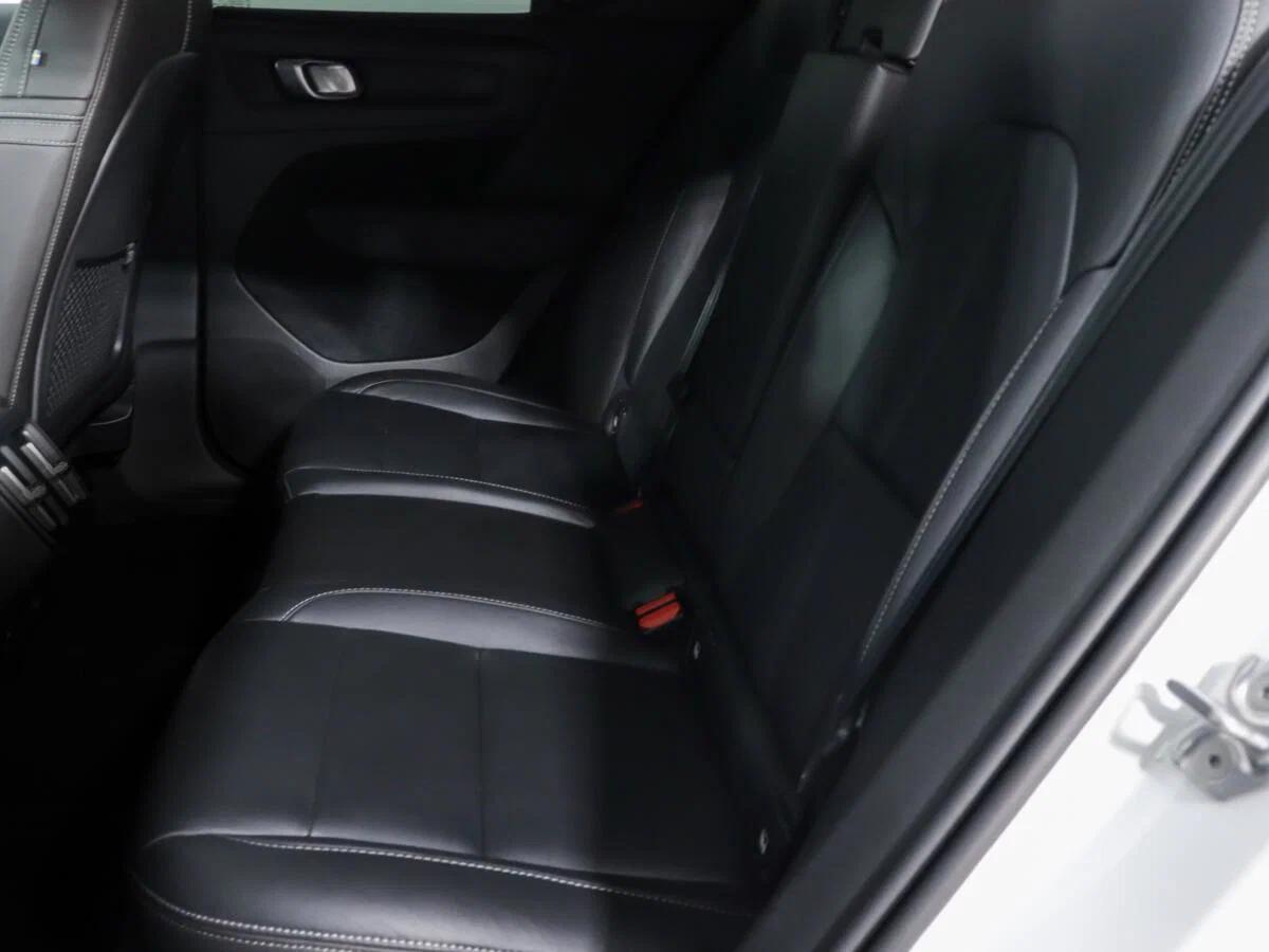 Volvo XC40 2020, белый