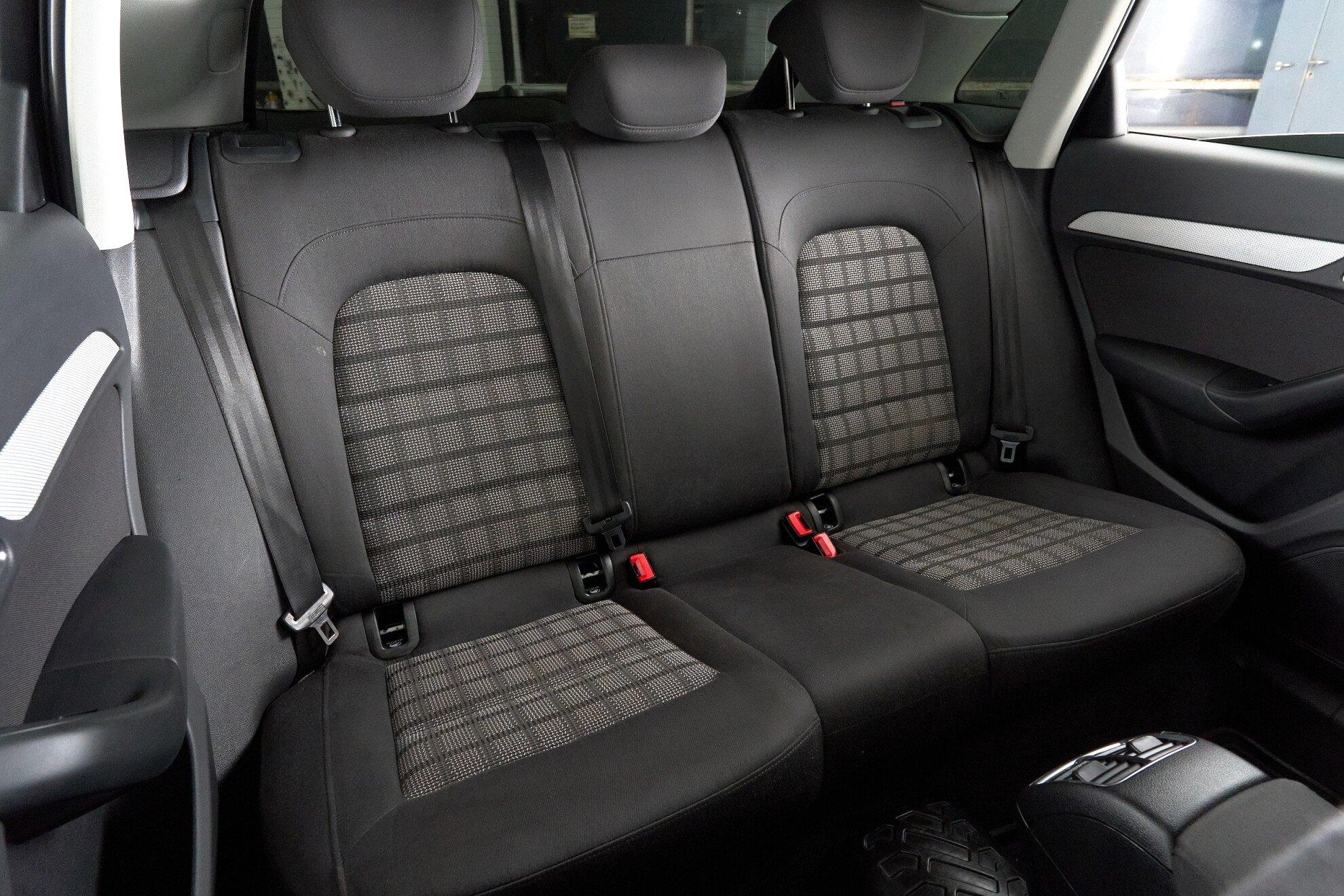Audi Q3 2012, белый