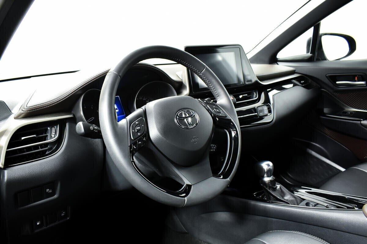 Toyota C-HR 2018, серый