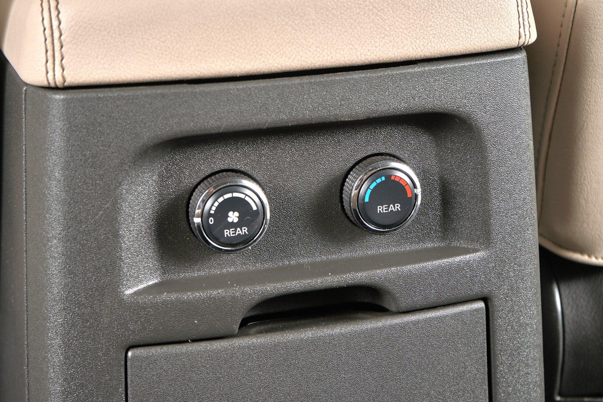 Nissan Pathfinder 2012, белый