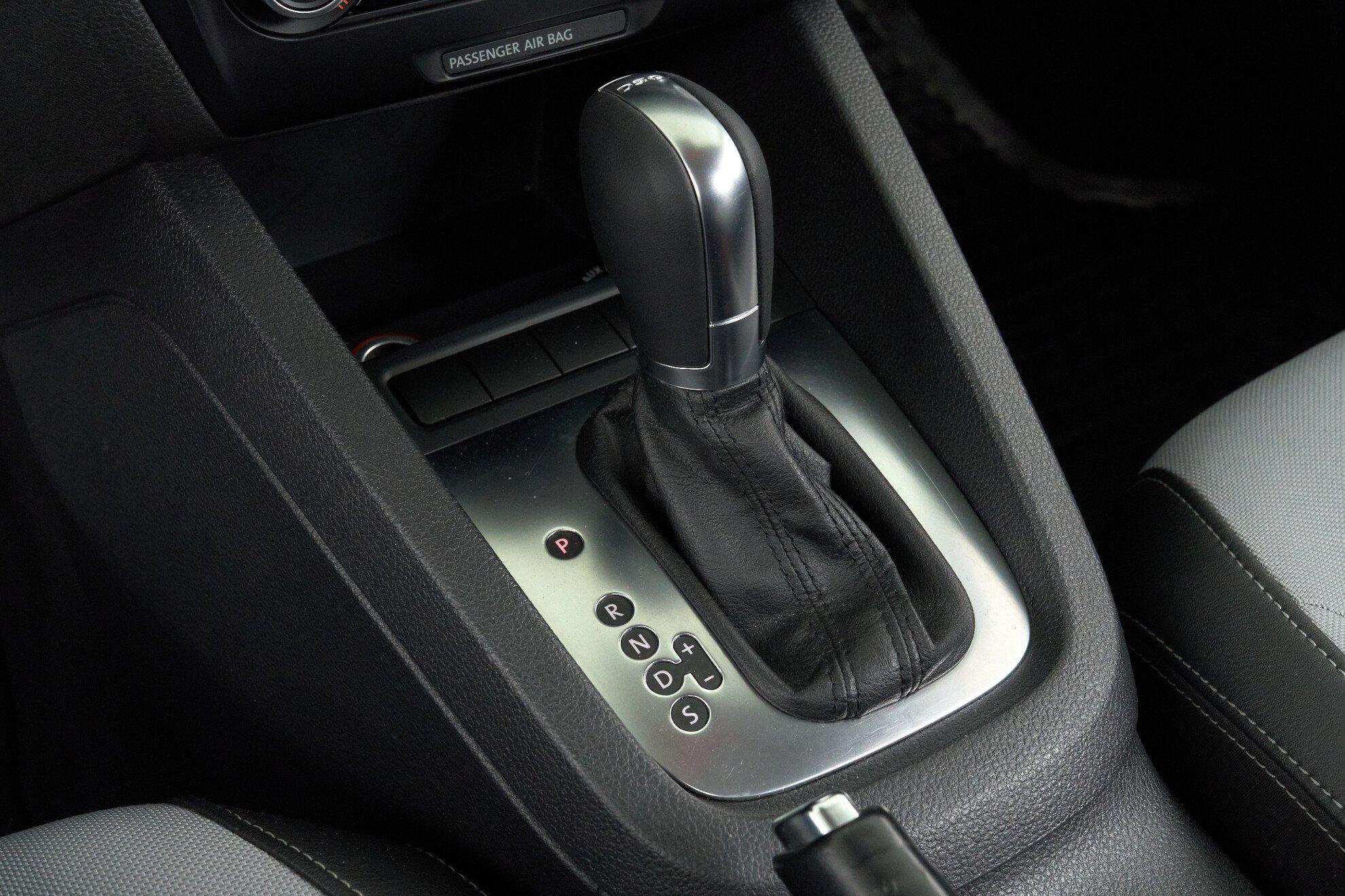 Volkswagen Jetta 2012, белый