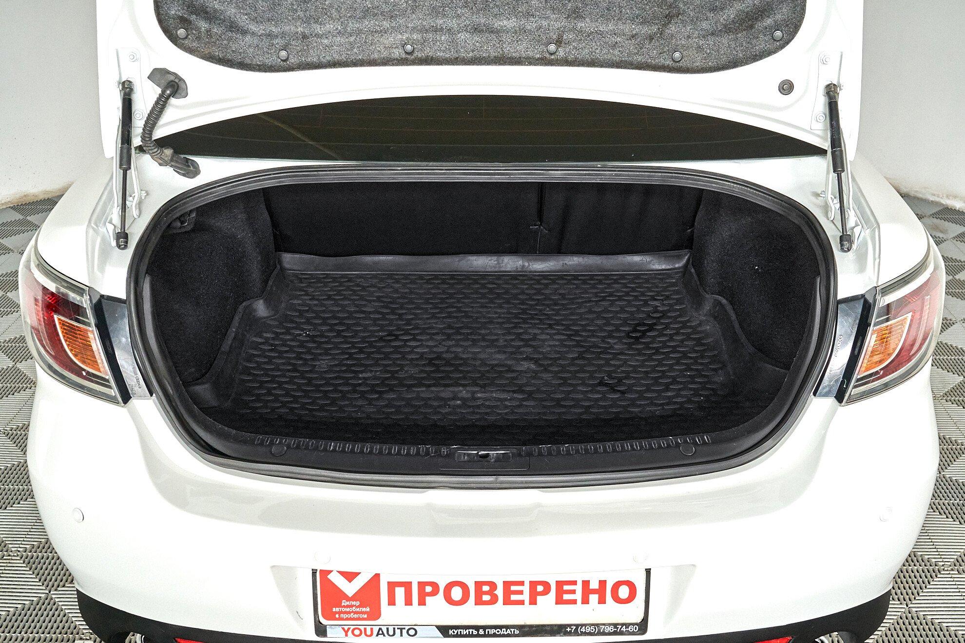 Mazda 6 2010, белый