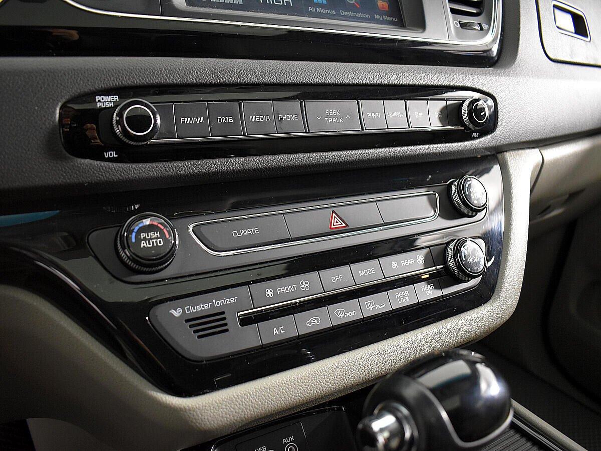Kia Carnival 2016, черный