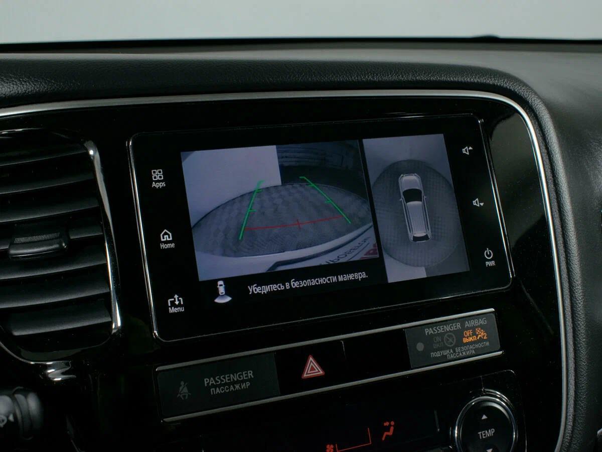 Mitsubishi Outlander 2020, белый