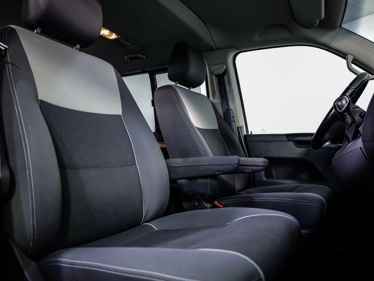 Volkswagen Multivan 2013, белый