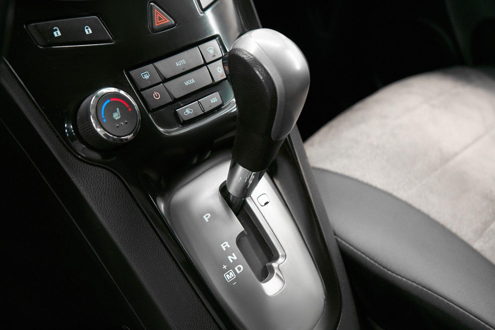 Chevrolet Orlando 2012, белый