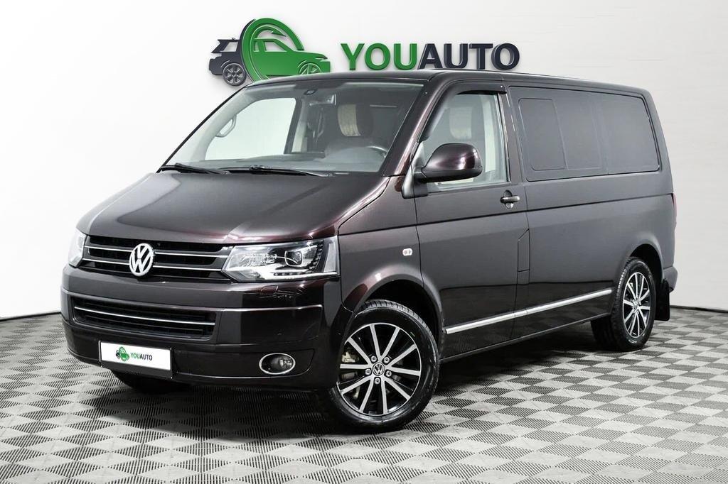 Volkswagen Multivan 2013, красный