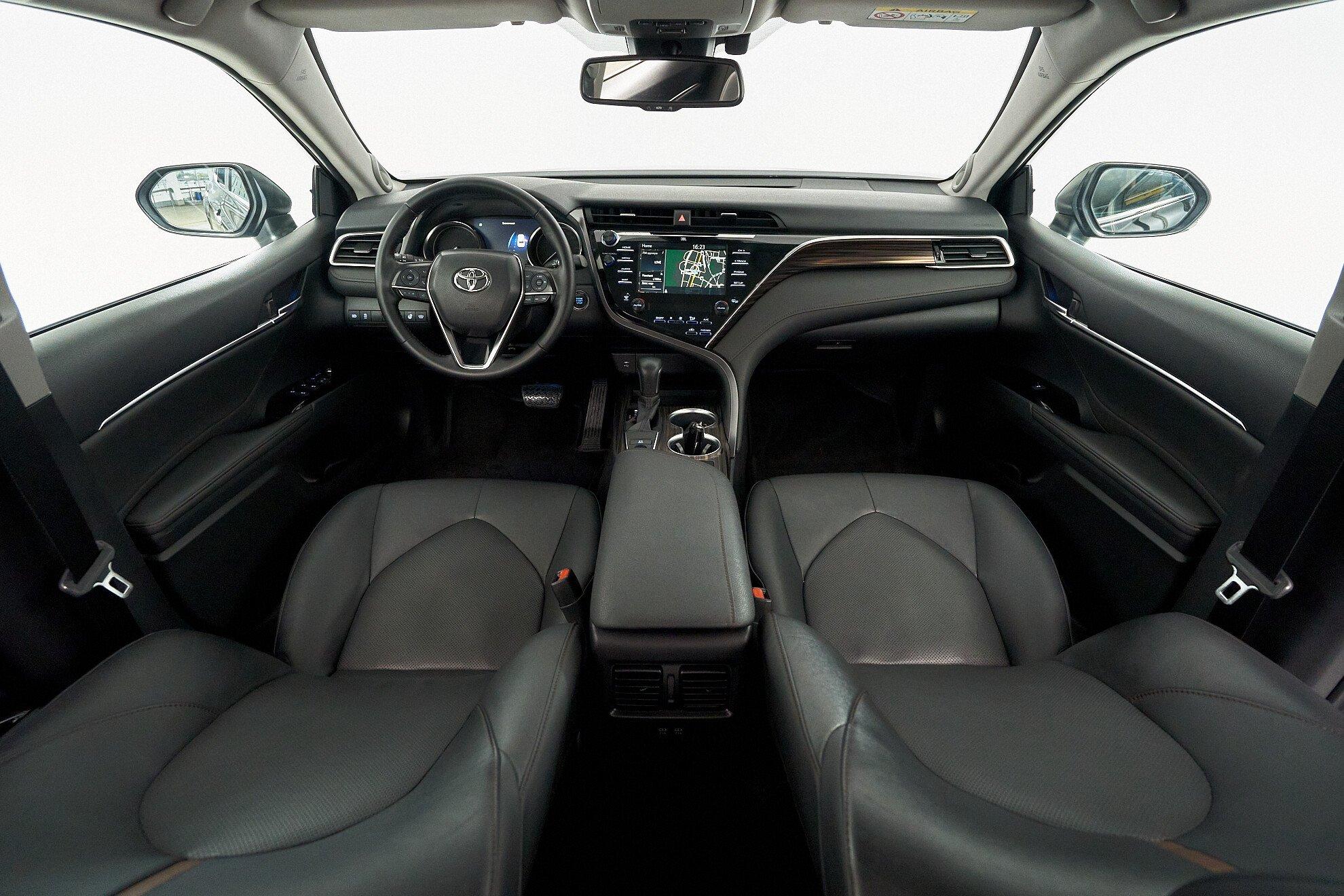 Toyota Camry 2021, черный