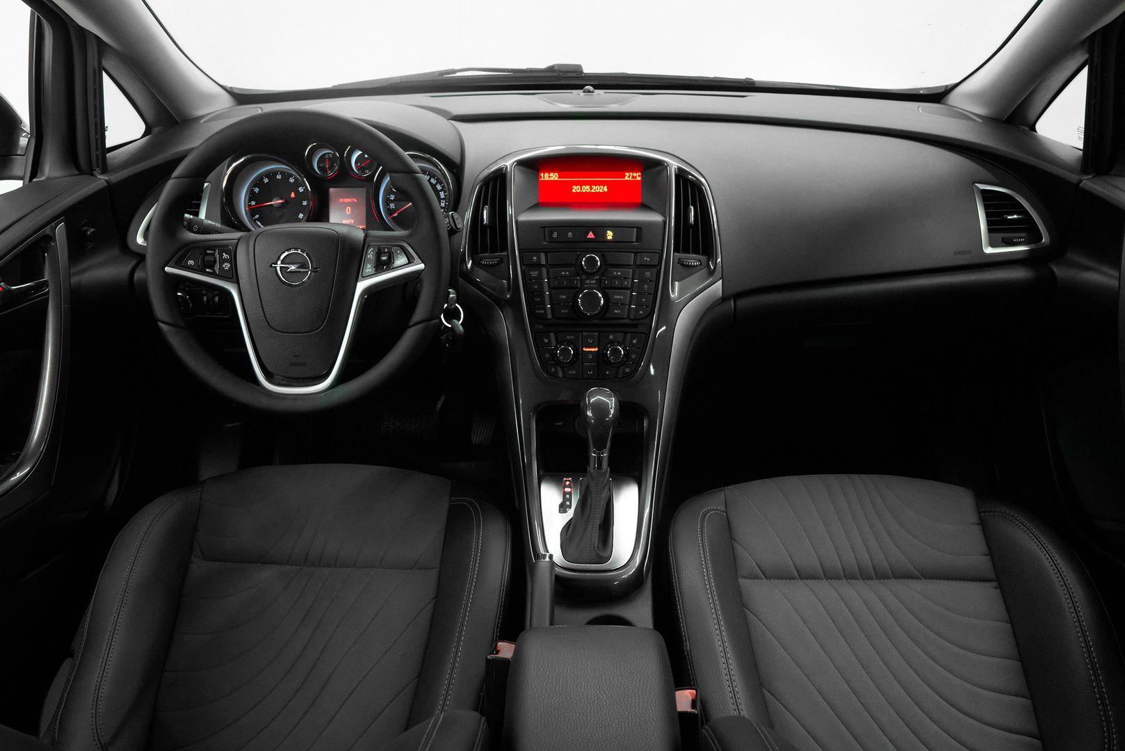 Opel Astra 2014, серый