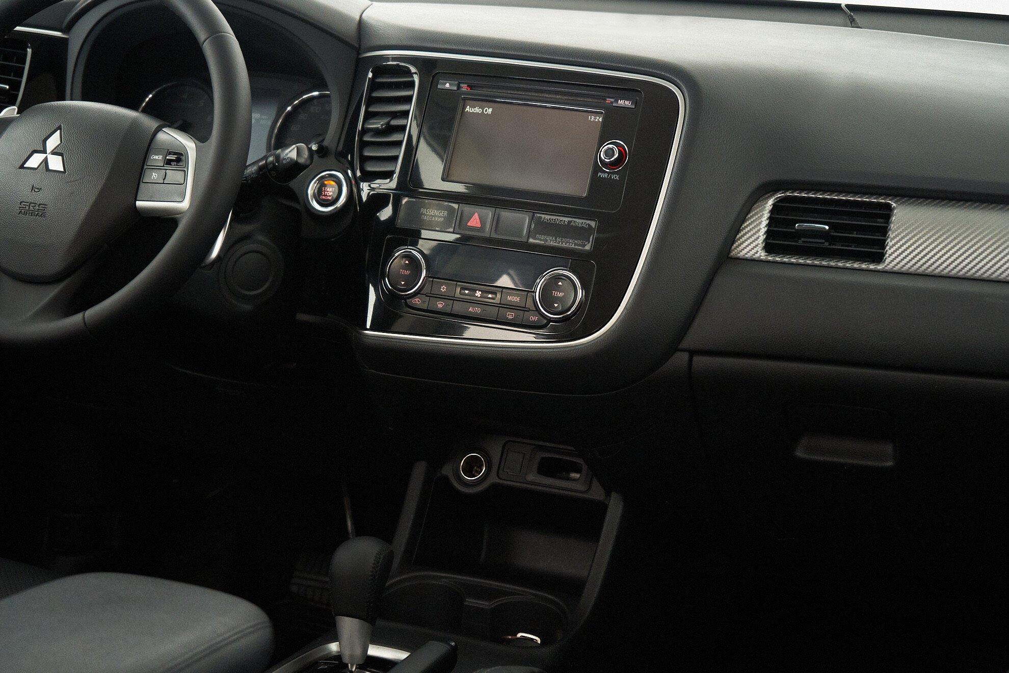 Mitsubishi Outlander 2014, белый
