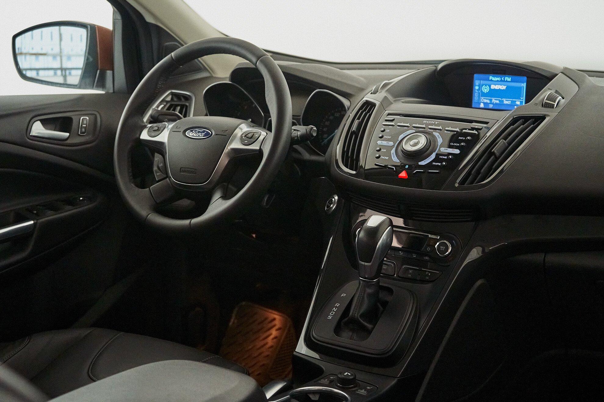 Ford Kuga 2013, коричневый