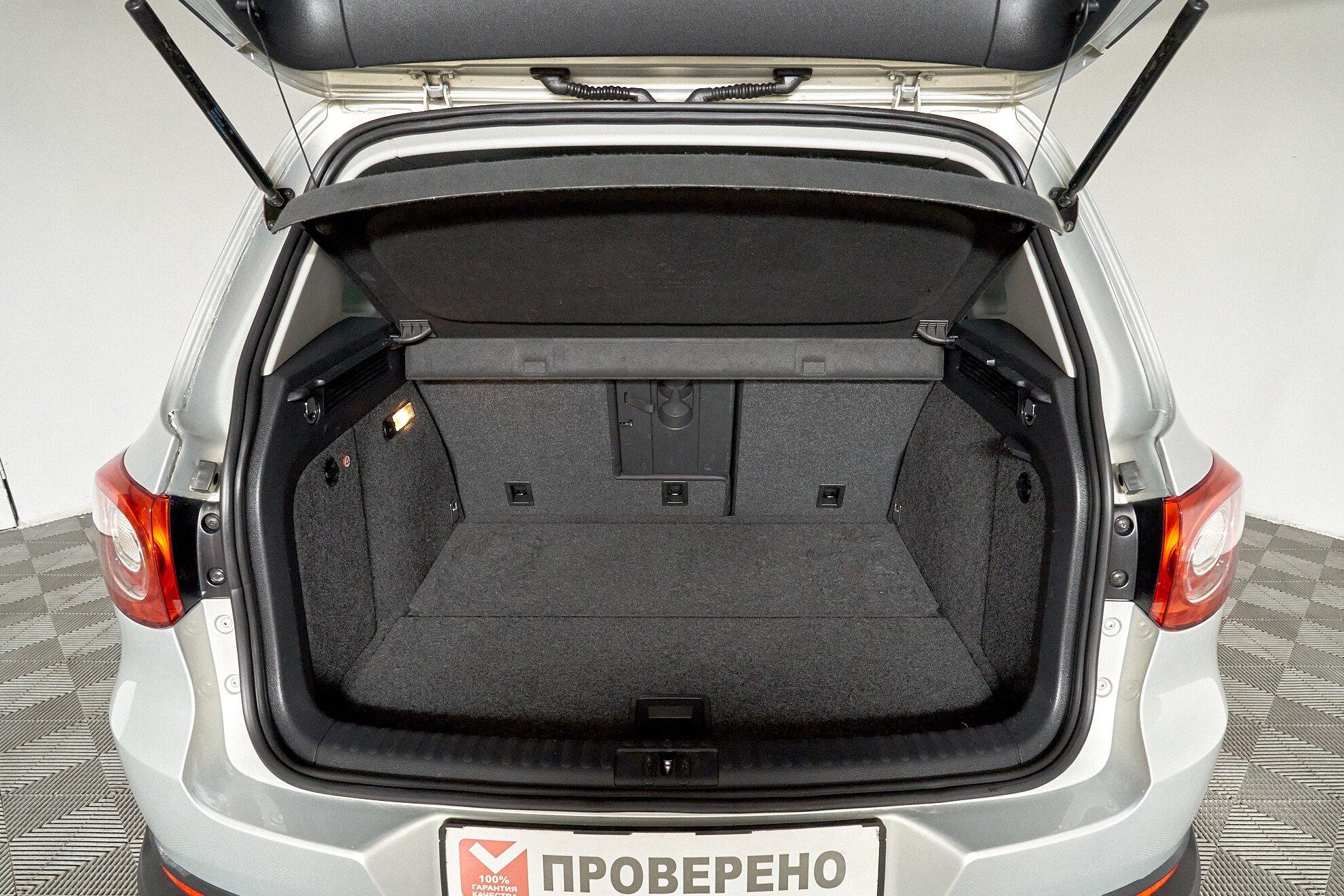 Volkswagen Tiguan 2009, серебряный