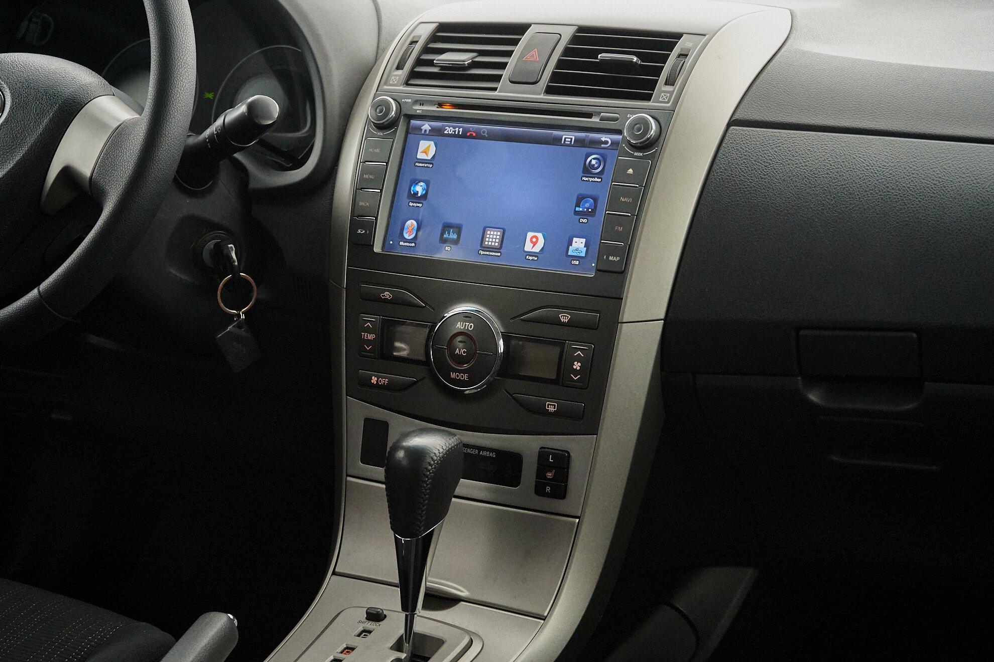 Toyota Corolla 2010, серебряный