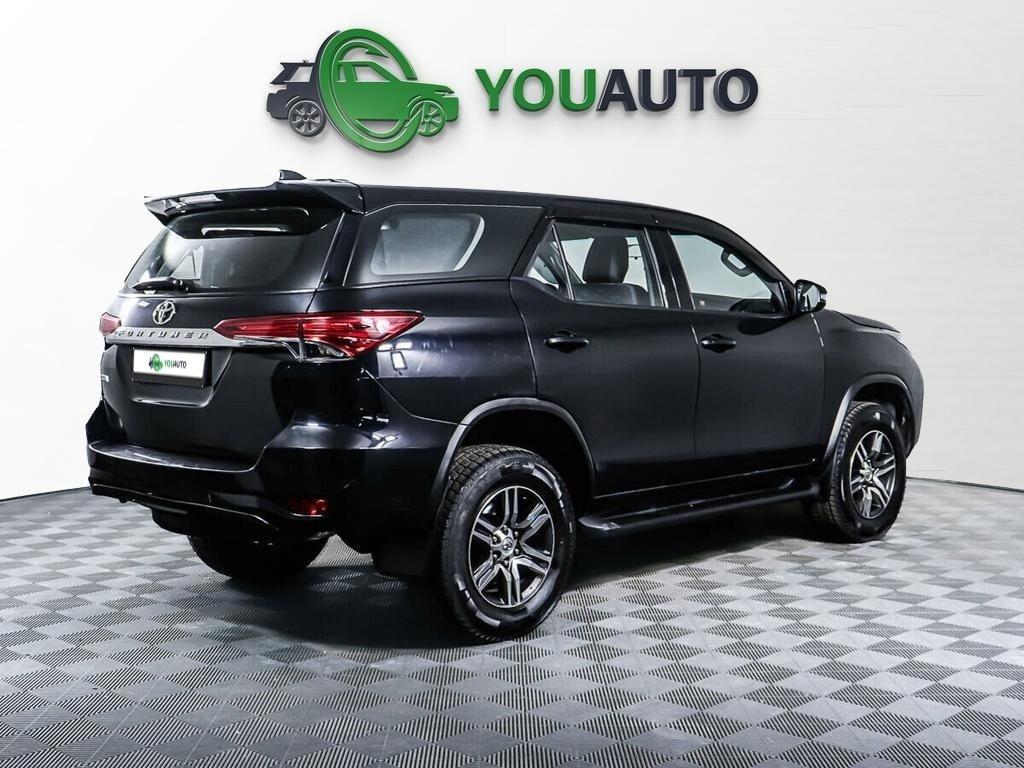 Toyota Fortuner 2020, черный