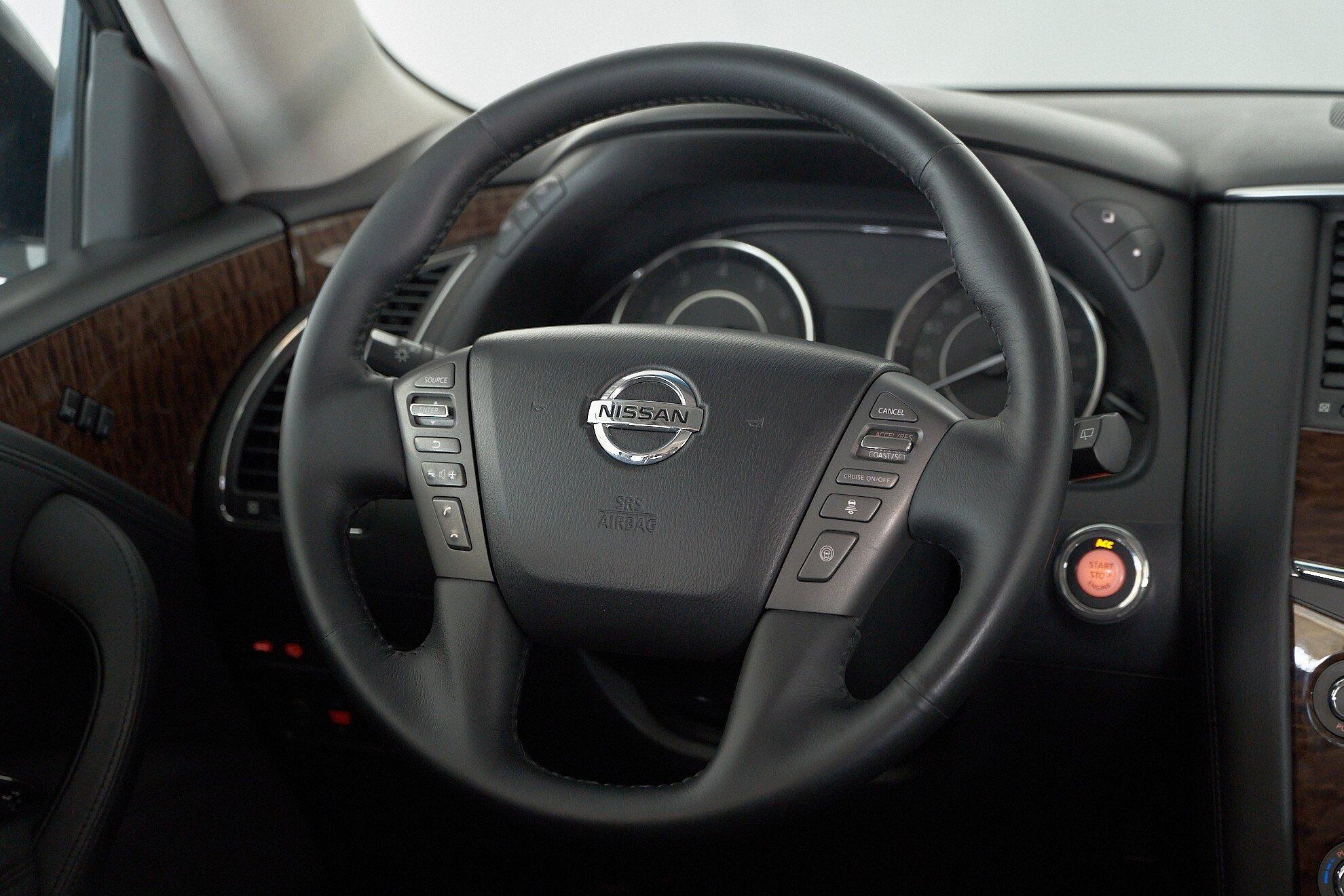 Nissan Patrol 2010, черный