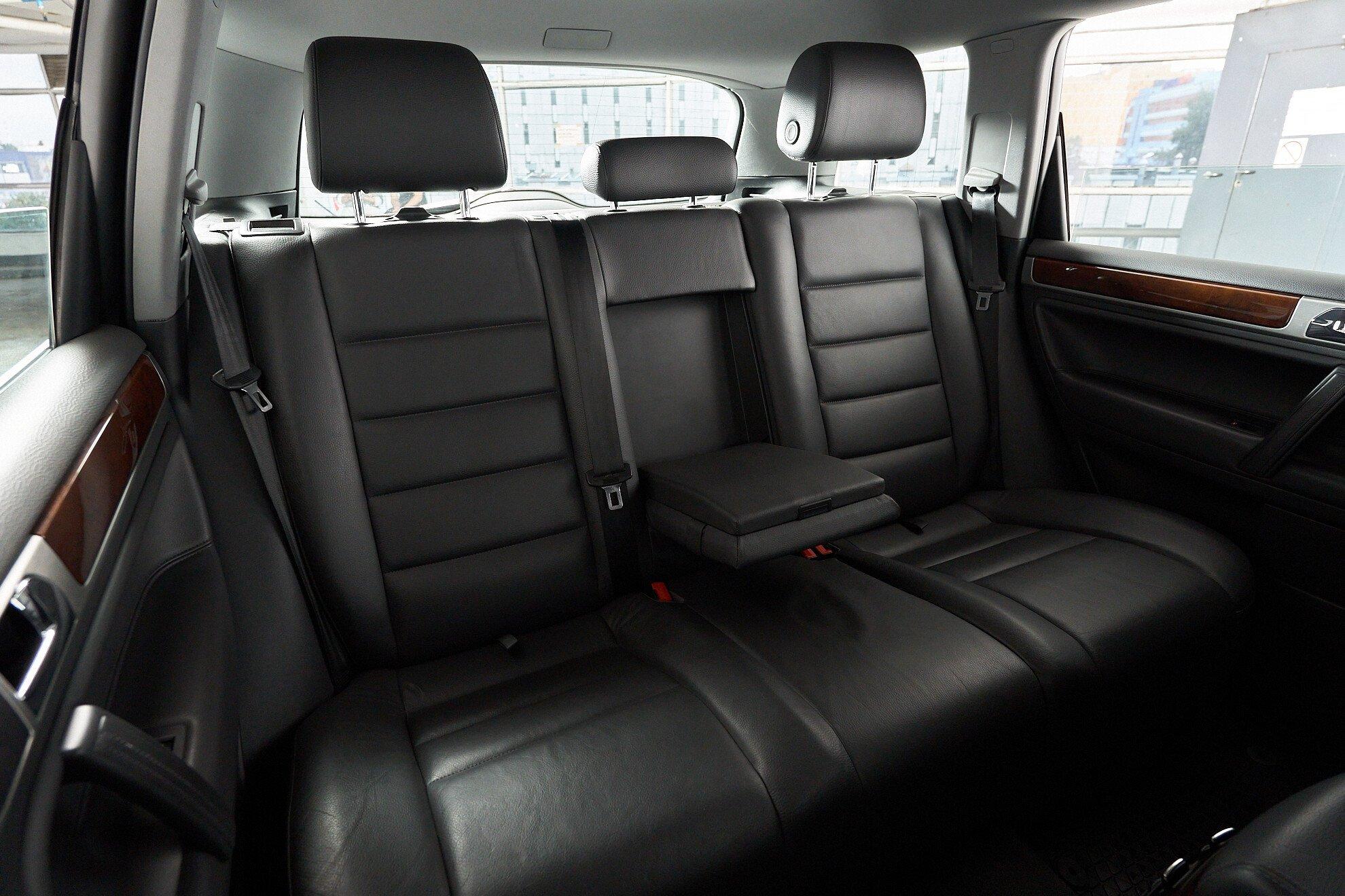Volkswagen Touareg 2009, серый