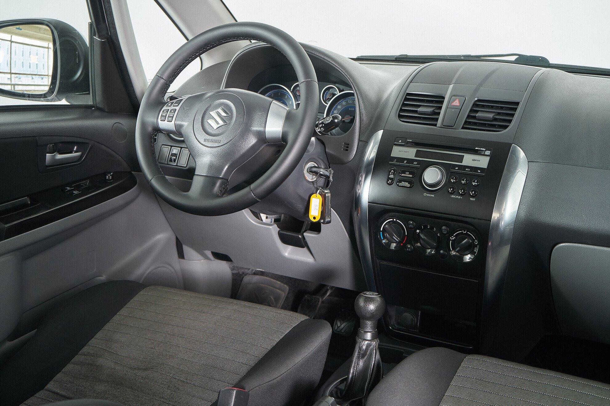 Suzuki SX4 2010, серебряный