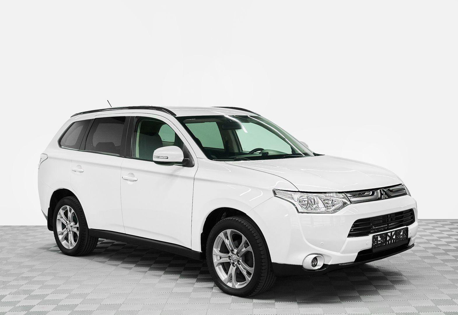 Mitsubishi Outlander 2013, белый