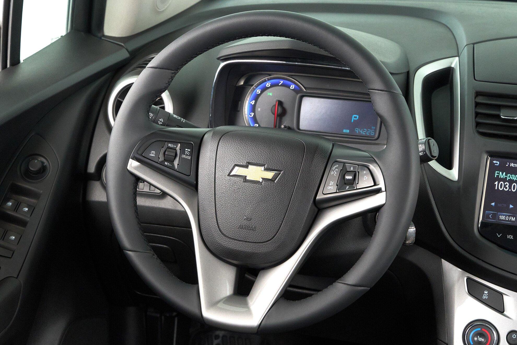 Chevrolet Tracker 2016, коричневый