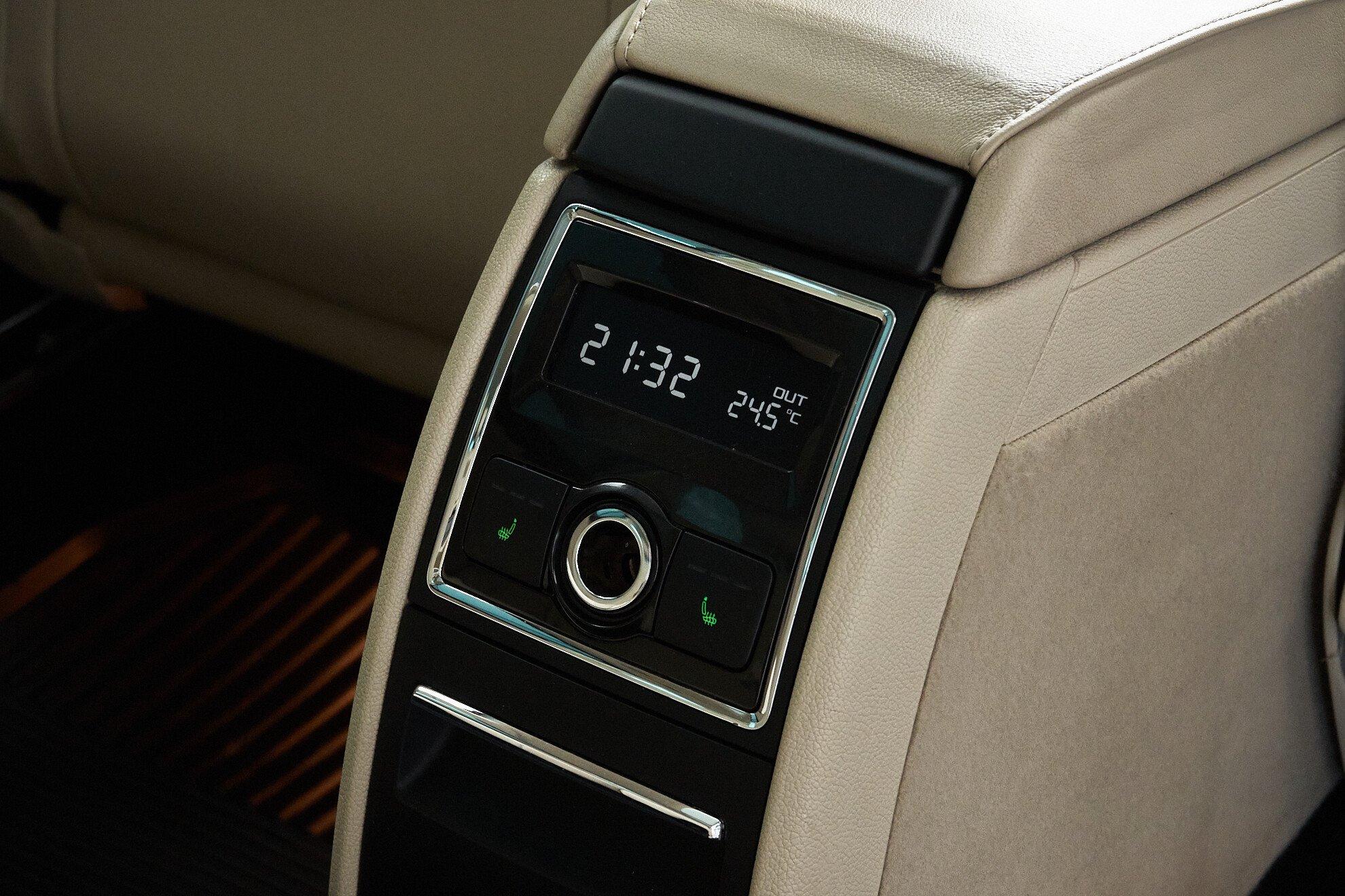Skoda Superb 2011, голубой