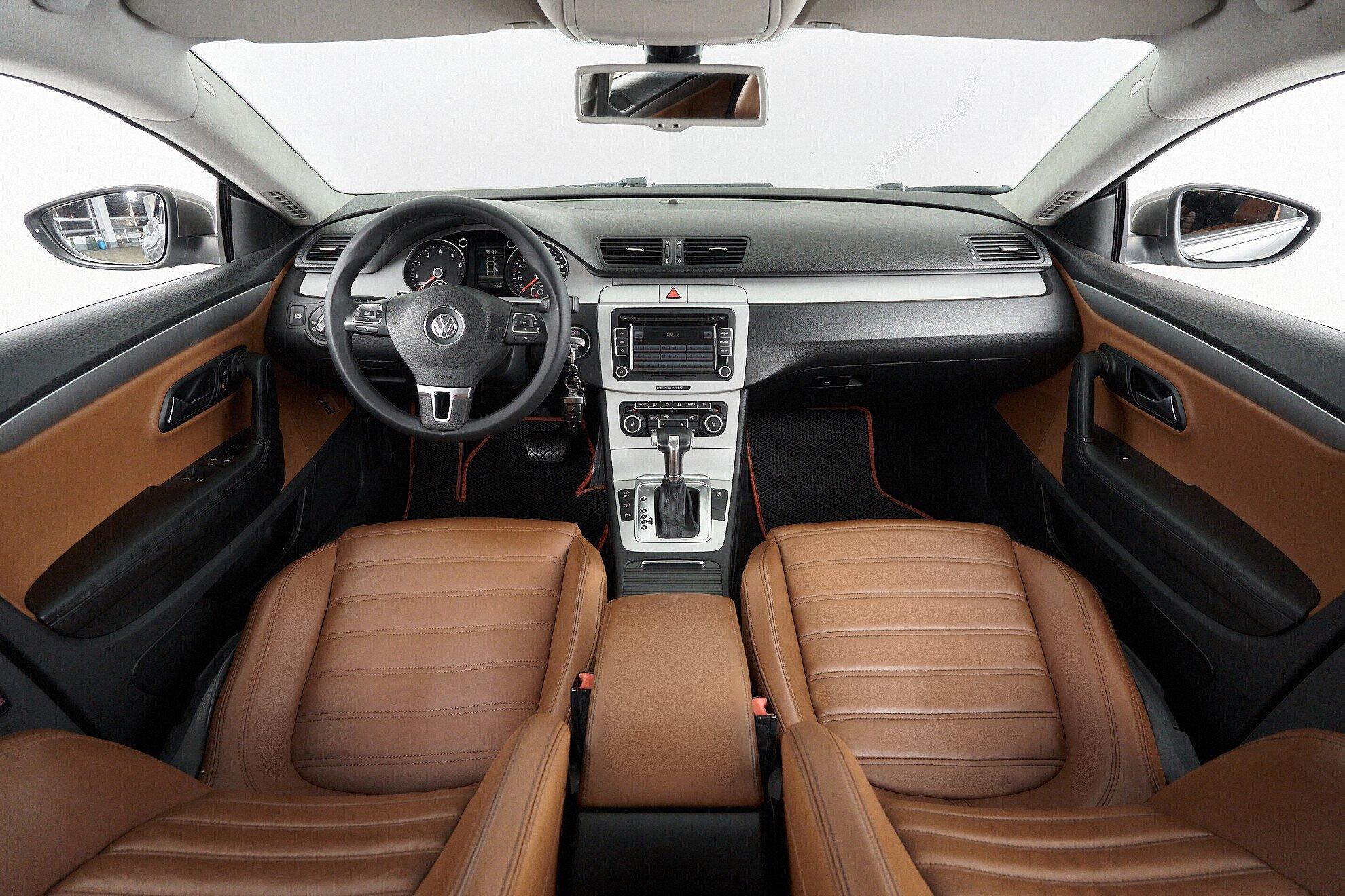 Volkswagen Passat CC 2010, бежевый