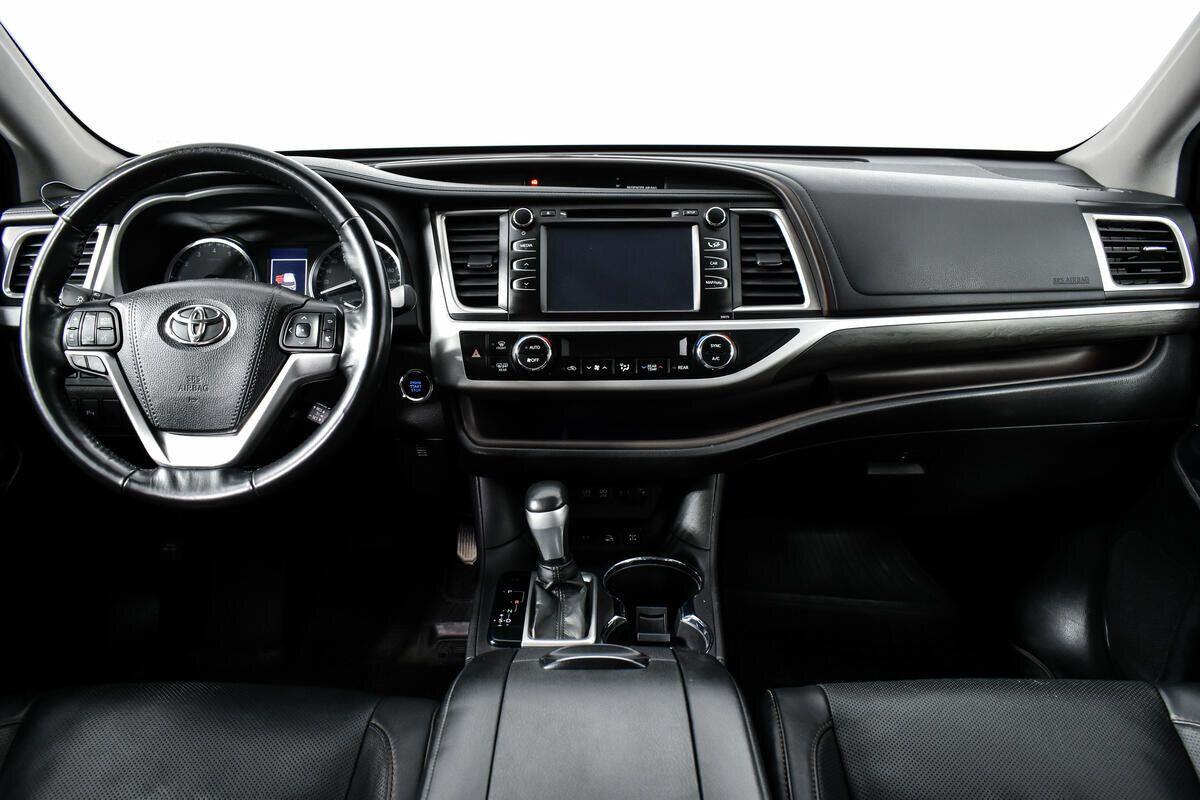 Toyota Highlander 2018, белый