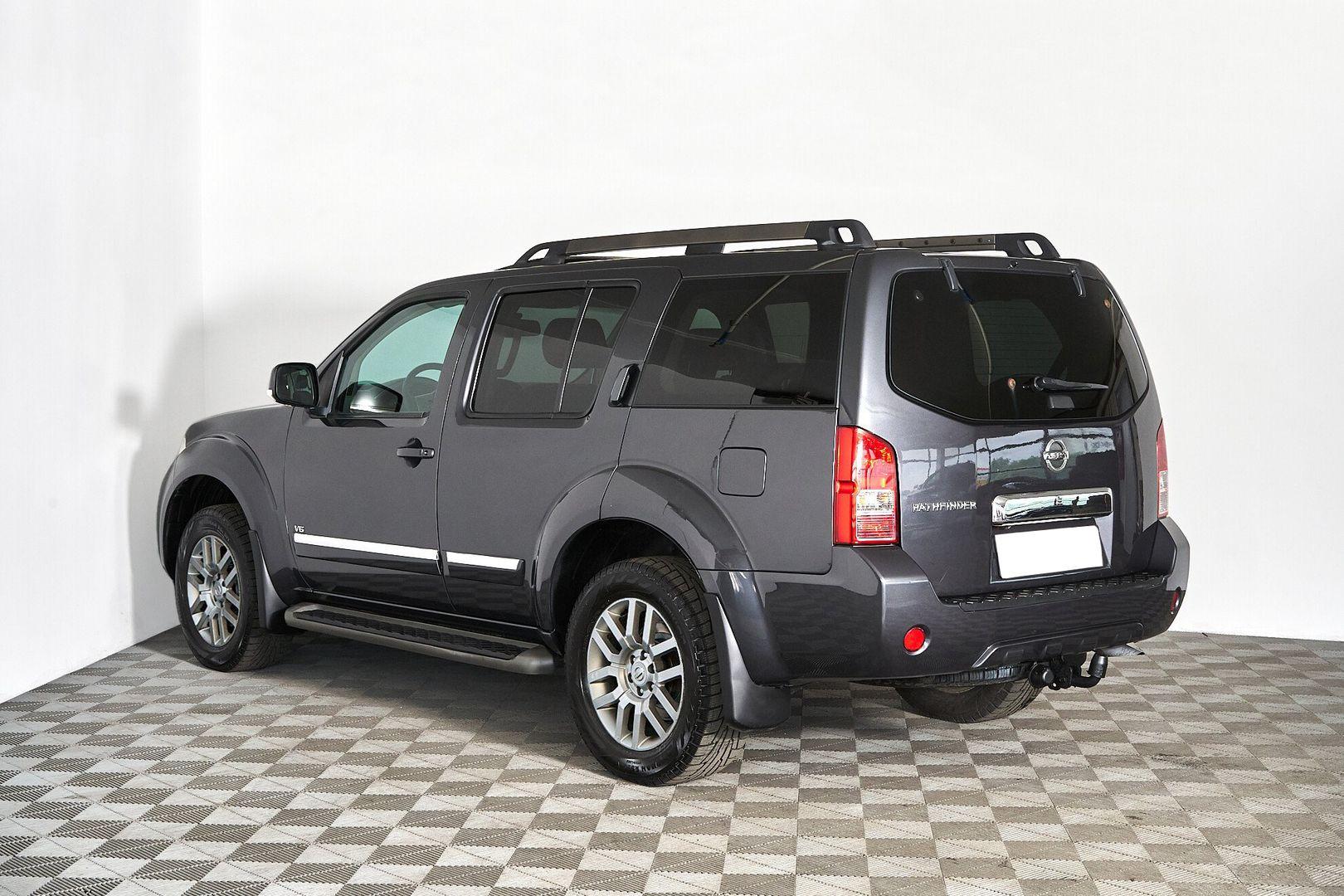 Nissan Pathfinder 2013, серый