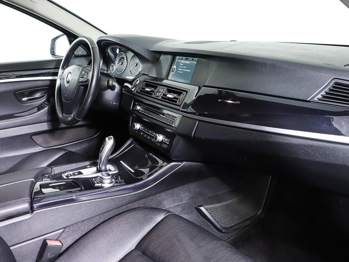 BMW 5 серии 2012, белый